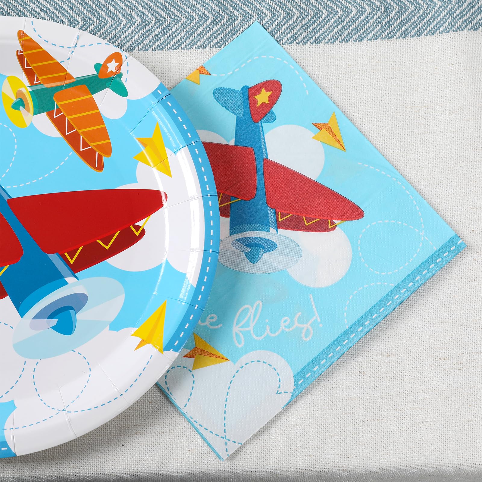 Dekoracje na przyjęcie urodzinowe w samolocie (24 szt.) talerze obiadowe, talerze deserowe, kubki, serwetki. Samolot baby shower i dekoracje urodzinowe dla dzieci, chłopców
