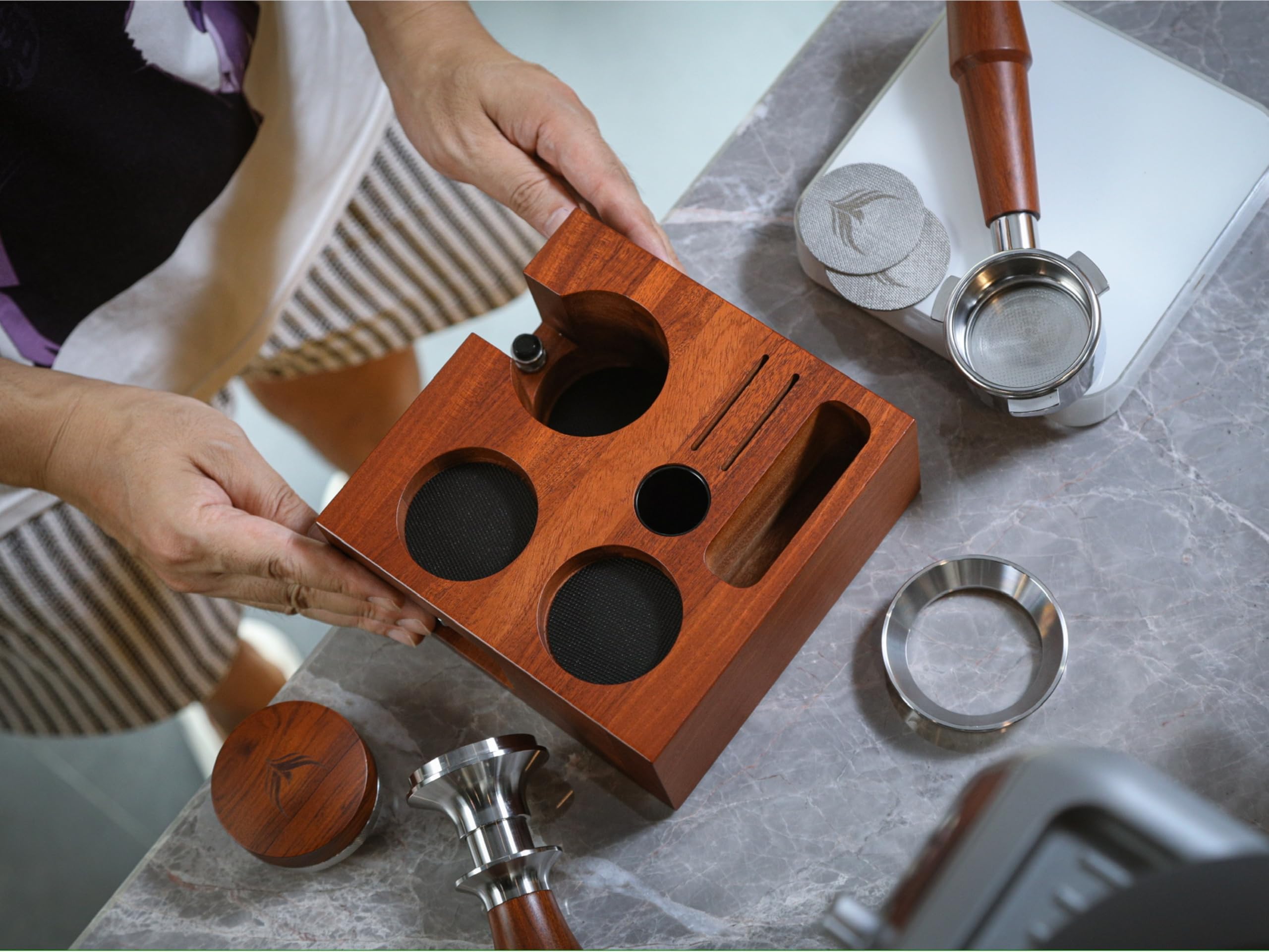 54mm Espresso Zubehör Set für Sage Barista Express, Pro, Touch, Bambino Plus - Rosewood Bodenloser Siebträger, Self Leveling Tamper, Coffee Distributor, Tamperstation, WDT Tool