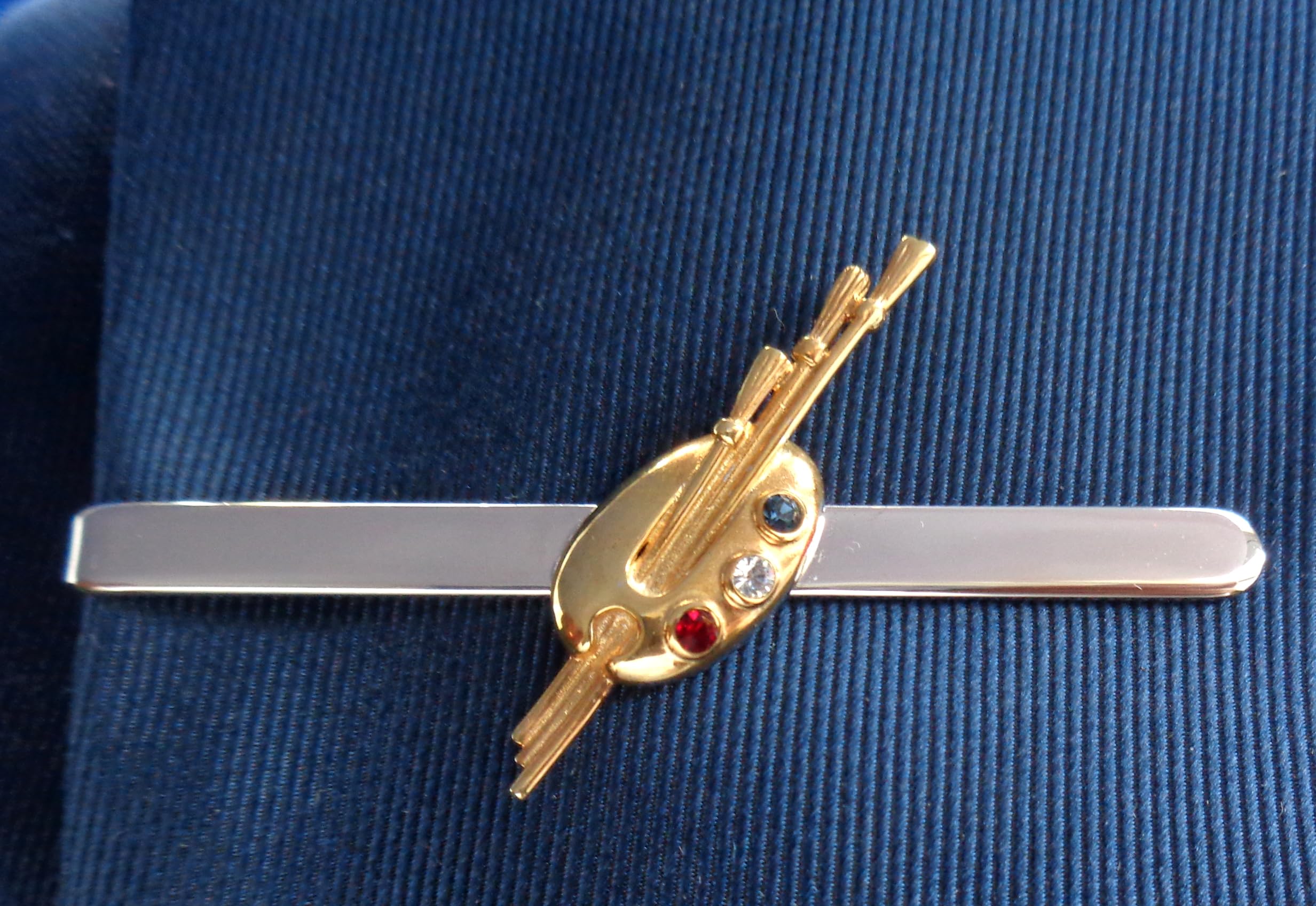 Krawattennadel Krawattenklammer kurz Motiv Malkunst Werkzeug Farben mit Pinsel bicolor glänzend + 3 Kristallsteinen rot hell blau ca. 6,2 cm lang m.i. Germany plus Geschenkbox