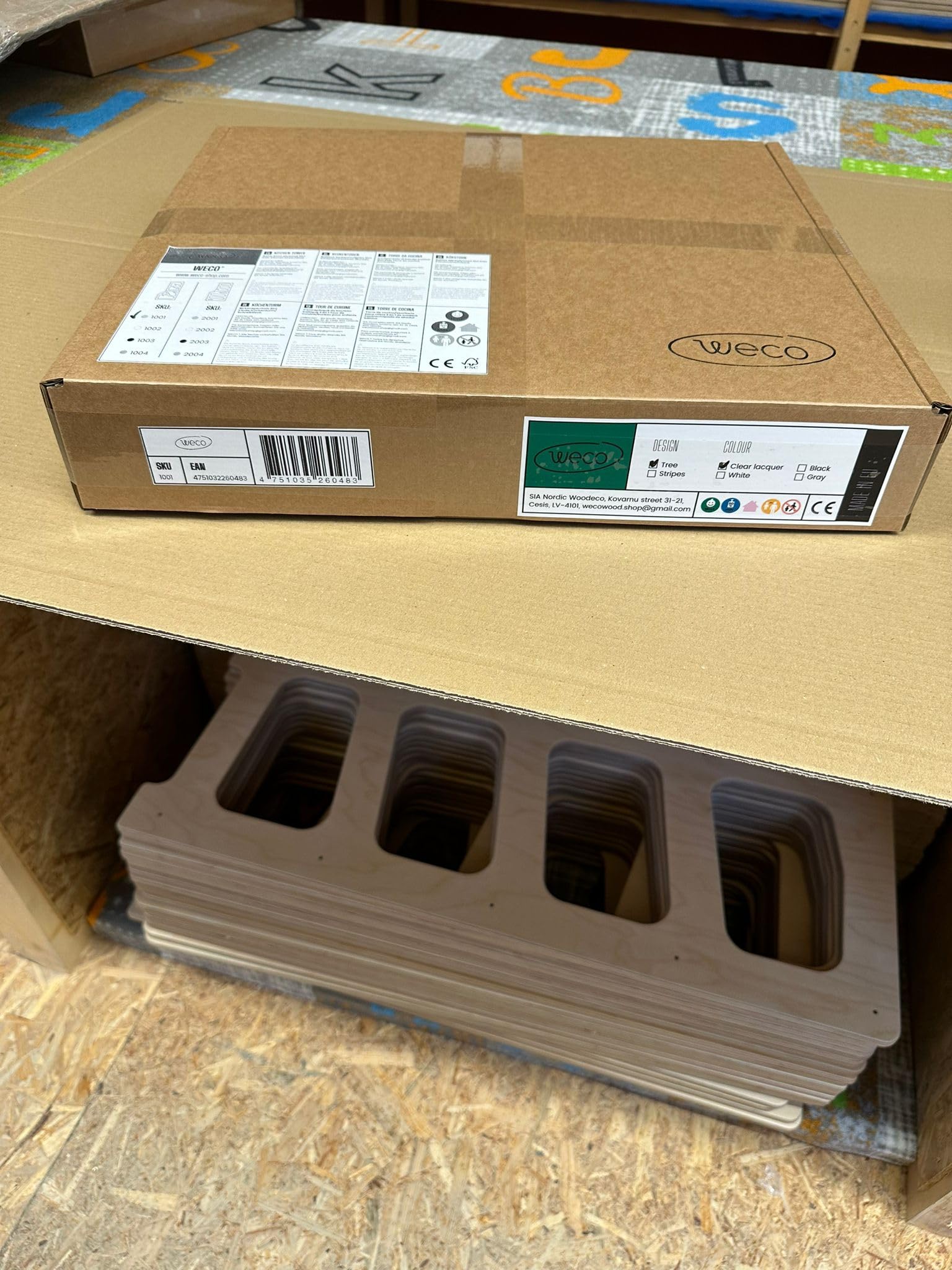 Weco Montessori Kinder Lernturm 2 in 1 Baum Design Tritthocker FSC Zertifikat Schreibtisch Montessori Möbel Küchenhelfer klappbar Stylisch Lernturm (Lackiert)