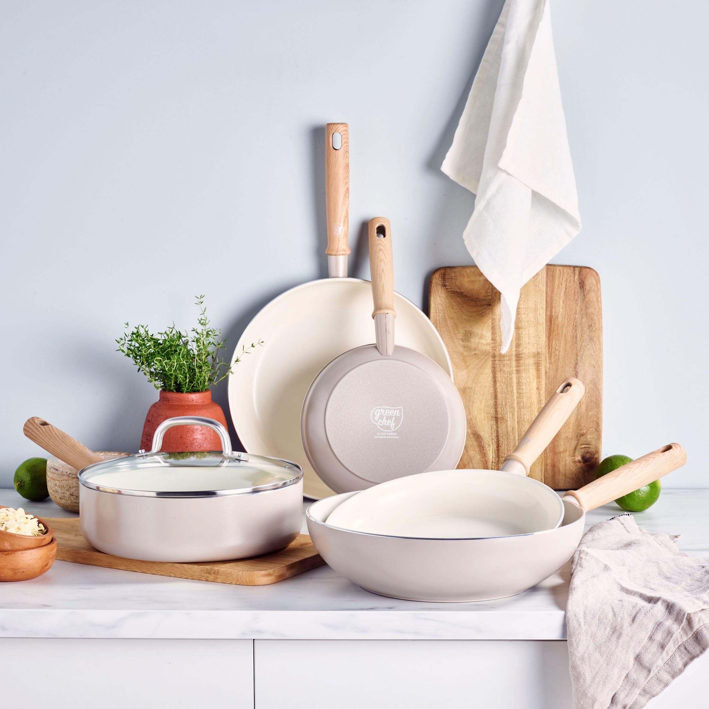GreenChef Nordics Wok con Rivestimento Ceramico Antiaderente, 28 cm/3,7 L, Compatibile con Induzione, Manico Effetto Legno, Senza PFAS, Adatto al Forno 160 °C, Lavabile in Lavastoviglie, Crema