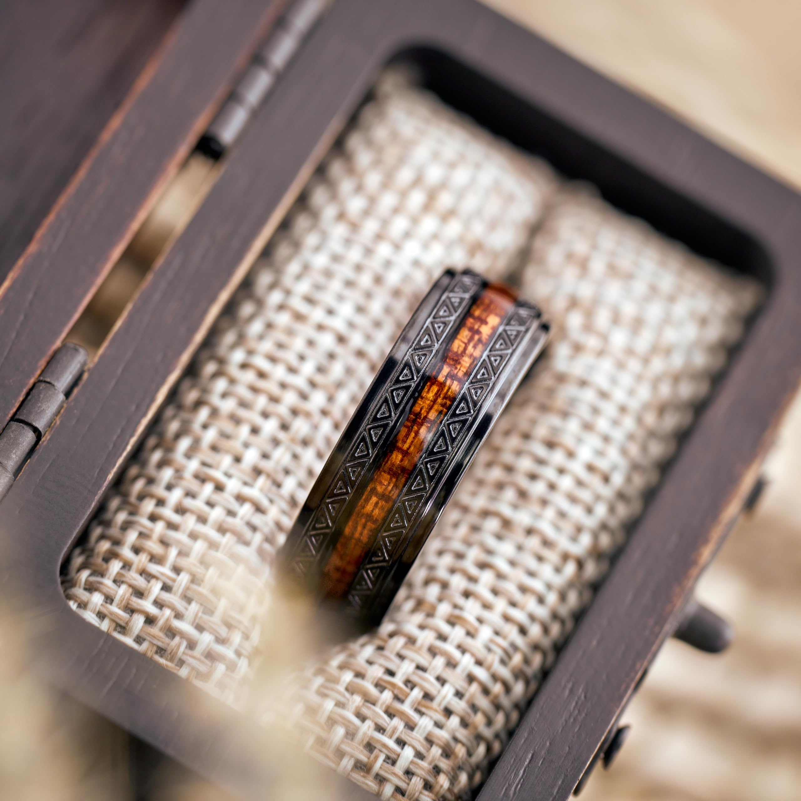 Ring Silber oder Schwarz [Handgemacht & Wasserfest] – Holzring für Damen & Herren – Partnerring, Ehering, Verlobungsring – aus Edelstahl & echtem Holz, langlebig & stilvoll