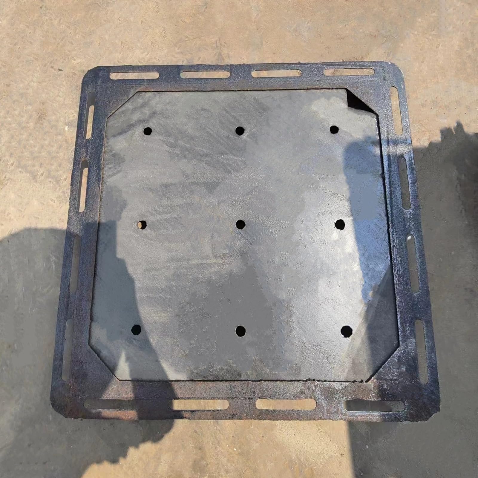 Tapa Arqueta, Tapa de Inspección Invisible, Cuadrada de Tanque Séptico de Hierro Dúctil con Orificios de Drenaje y Orificios de Acceso(60cm/24in)