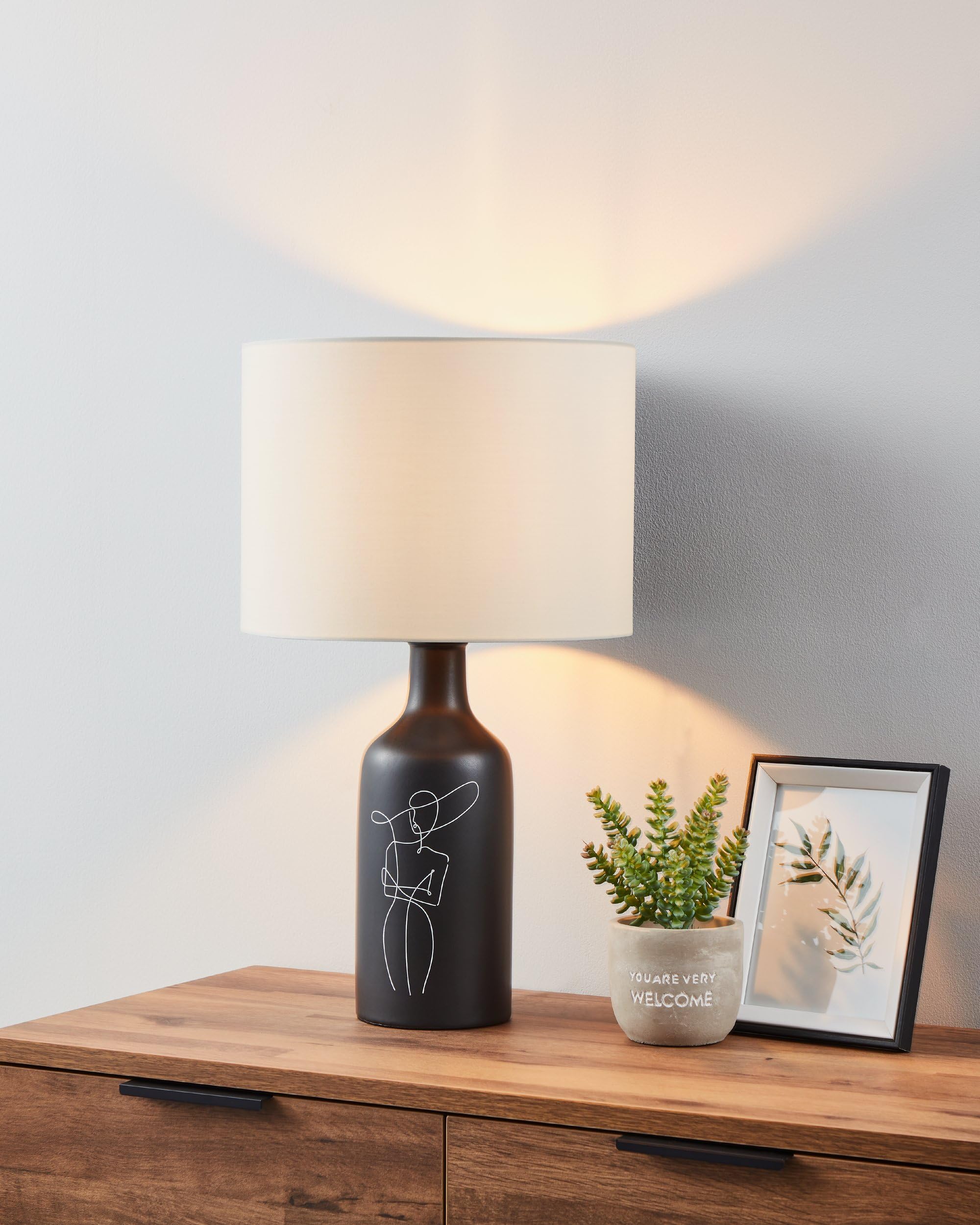 Eglo Vinoza lámpara de mesa, iluminador para mesa de noche con pantalla | luminaria de cerámica en negro con motivo y textil en blanco, dormitorio deco, luz para sala, casquillo E27