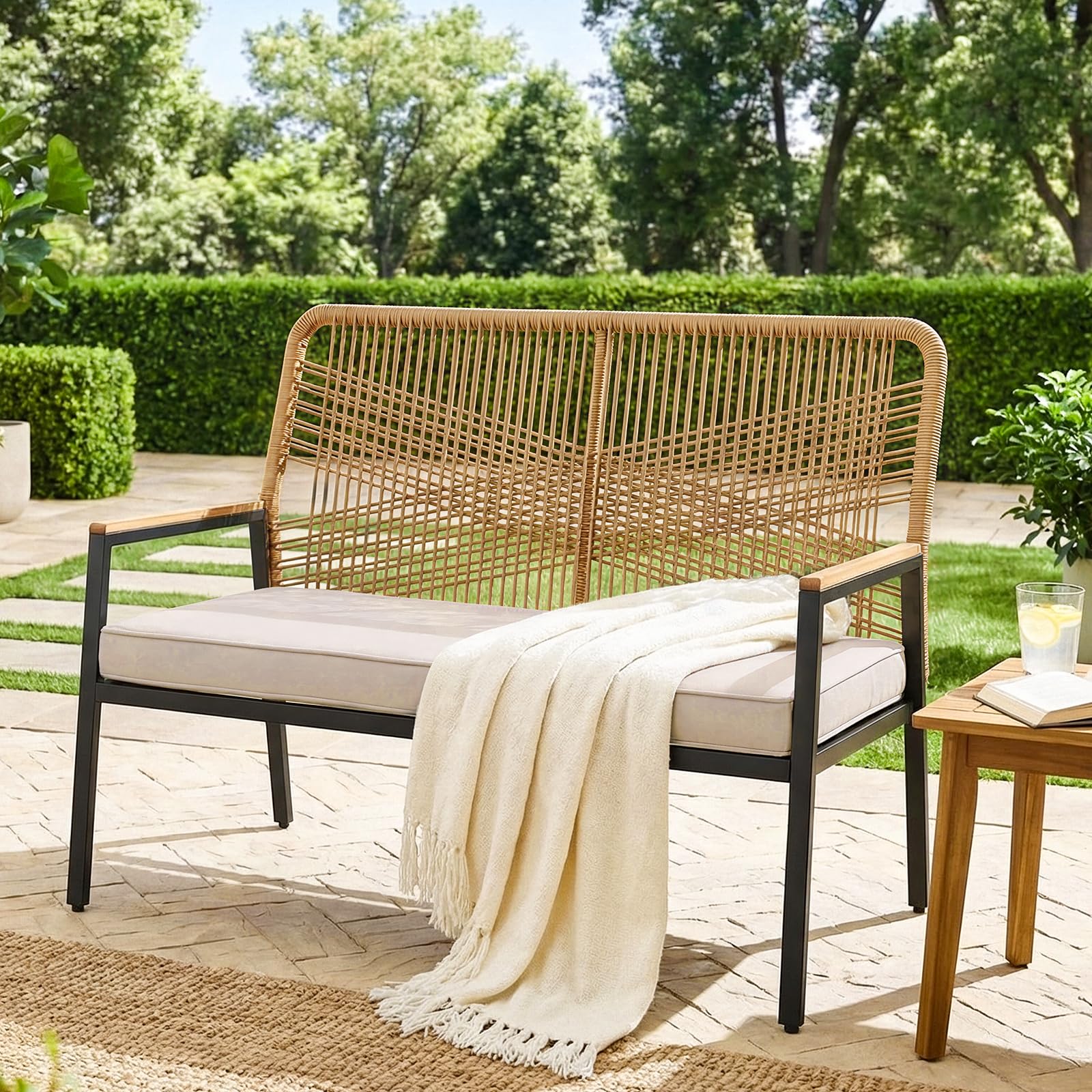 LIFERUN Gartensofa Rattan, 2-Sitzer Rattansofa Polyrattan, Sitzbank Outdoor, Gartenmöbel Metall und Rattan, Wetterfest, WPC Armrest, 64x115x94cm, Balkon Bank für Terrasse,Garten und Veranda, Beige