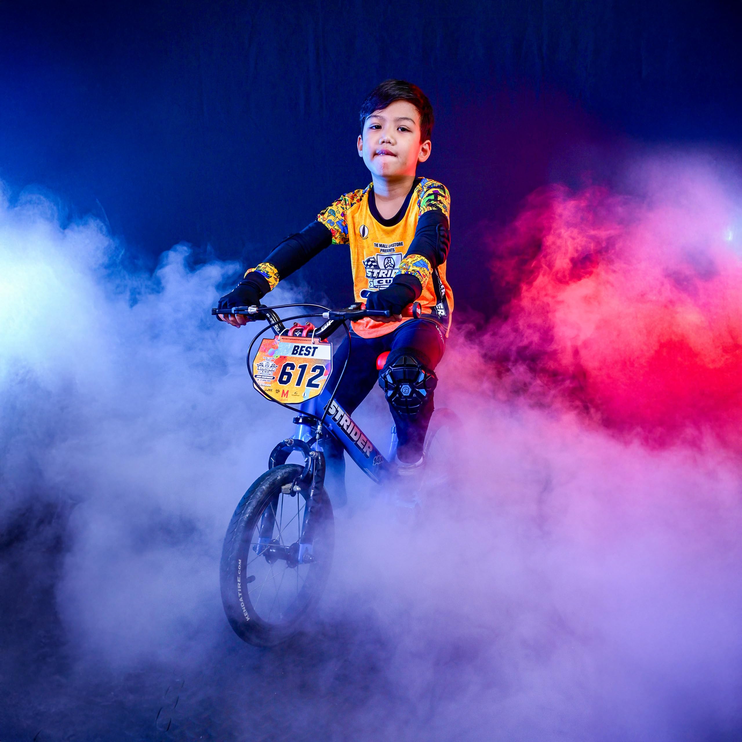 Strider 14x - Bicicleta de Equilibrio para niños de 3 a 6 años - Asas adaptadas, sillín Acolchado, reposapiés y neumáticos para Todo Uso - Montaje fácil