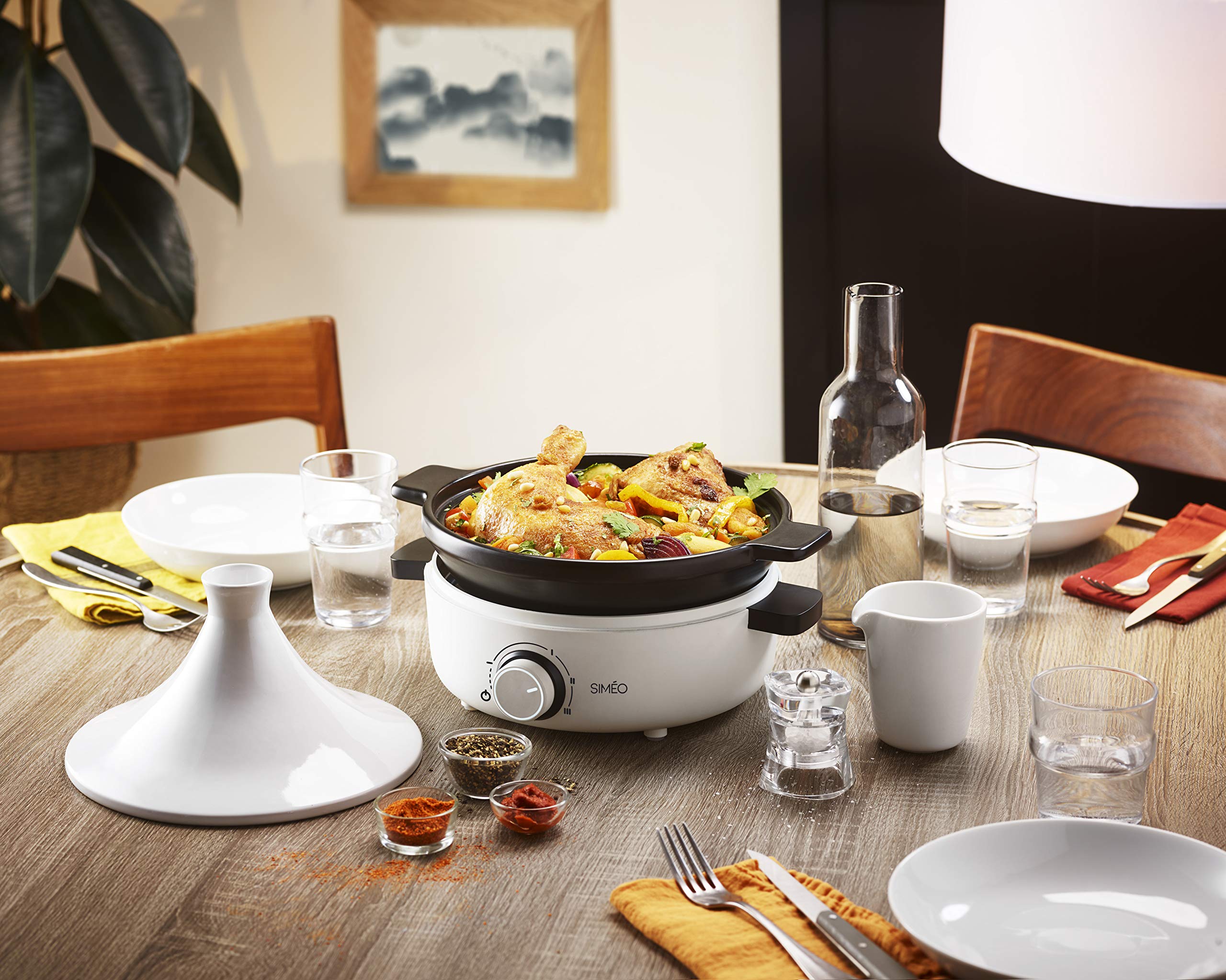 SIMÉO Tajine Électrique pour 4 Personnes - Cuisson Homogène, 3 Réglages de Chaleur - Couvercle en Céramique, Plaque Grill Intégrée - Capacité 1,8L - 30,5 x 25 x 26 cm - Blanc
