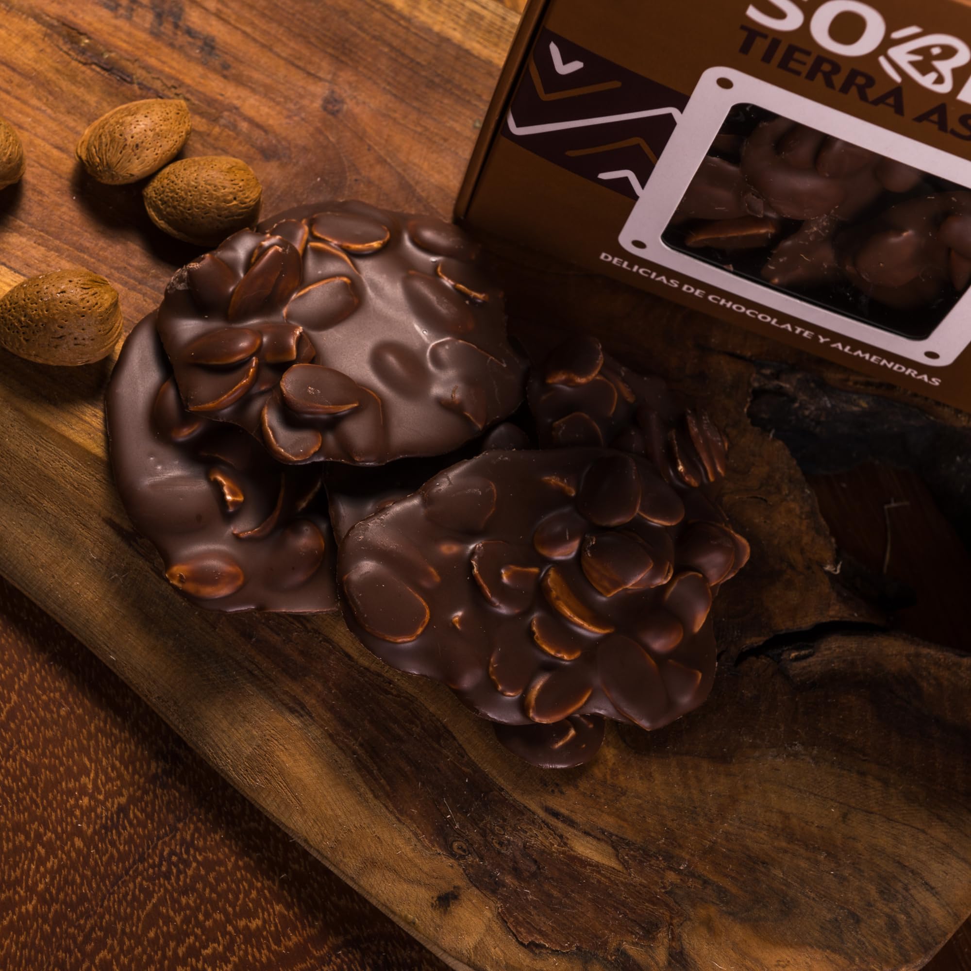 Tierra Astur Sobias Chocolate con Almendras Crujientes | Delicias de Chocolate con Almendras Crujientes – Bombones Gourmet Artesanales, Chocolate con Leche Premium