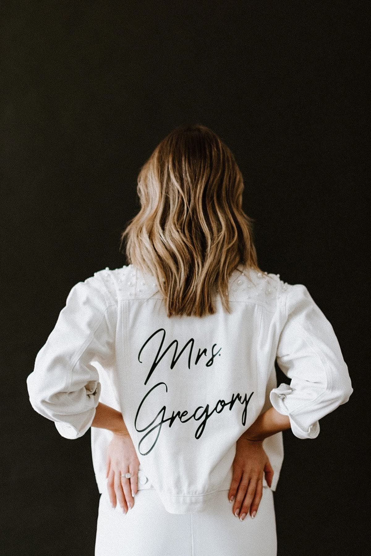 Personalizzato Perla Jean Cappotto Donna Giacca di Denim Bianco Con Perle Wifey Jean Cappotto Da Sposa Jean Cappotto