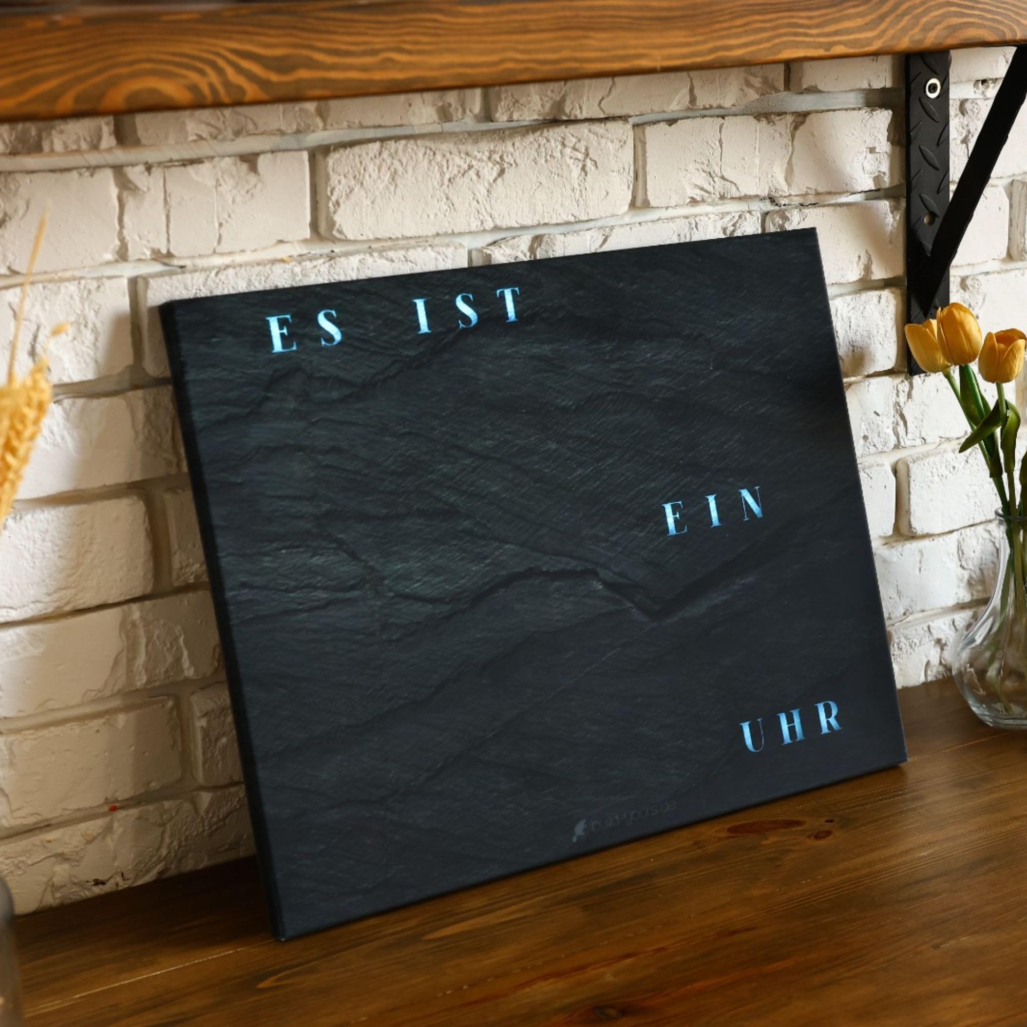 WordClock Jupiter 2.0 – Phantom Slate Edition 50×40 cm – Die fortschrittlichste Wortuhr bei Amazon – RGBW LED 4,3 Mrd Farben – Echtzeituhr RTC – IO Advanced Software – Premium Schiefer-Design