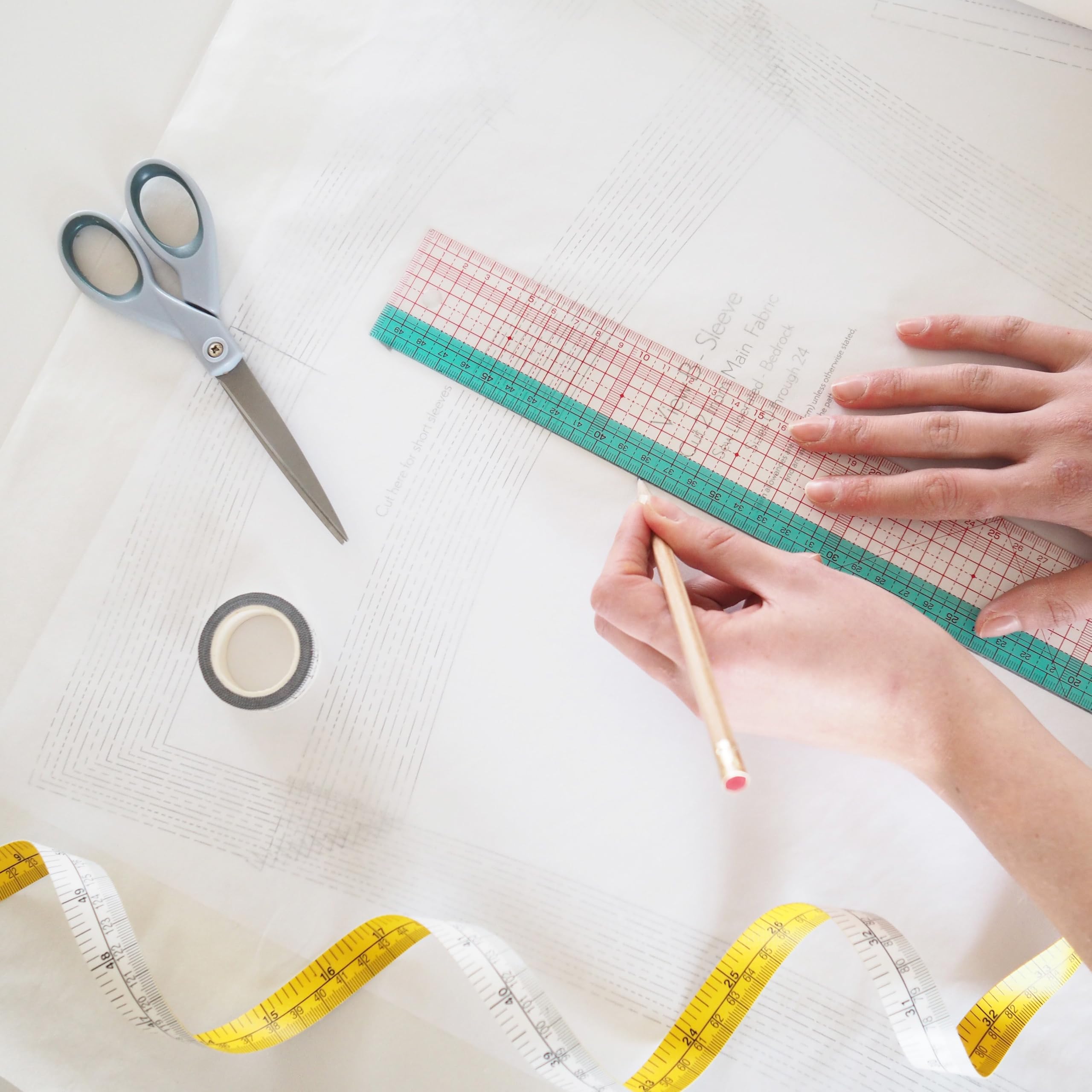 Patterntrace Szwedzka kalka kreślarska, 10 m x 1 m, przezroczysta, do szycia, kreślenia wzorów, krawiectwa i projektów DIY