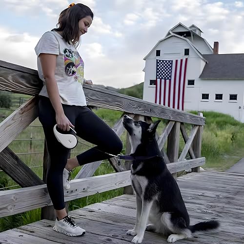 Miniatura 2 de TUG - Correa retráctil 360 para perros, libre de enredos, mango antideslizante, nailon resistente de 16 pies, freno de una sola mano, pausa y