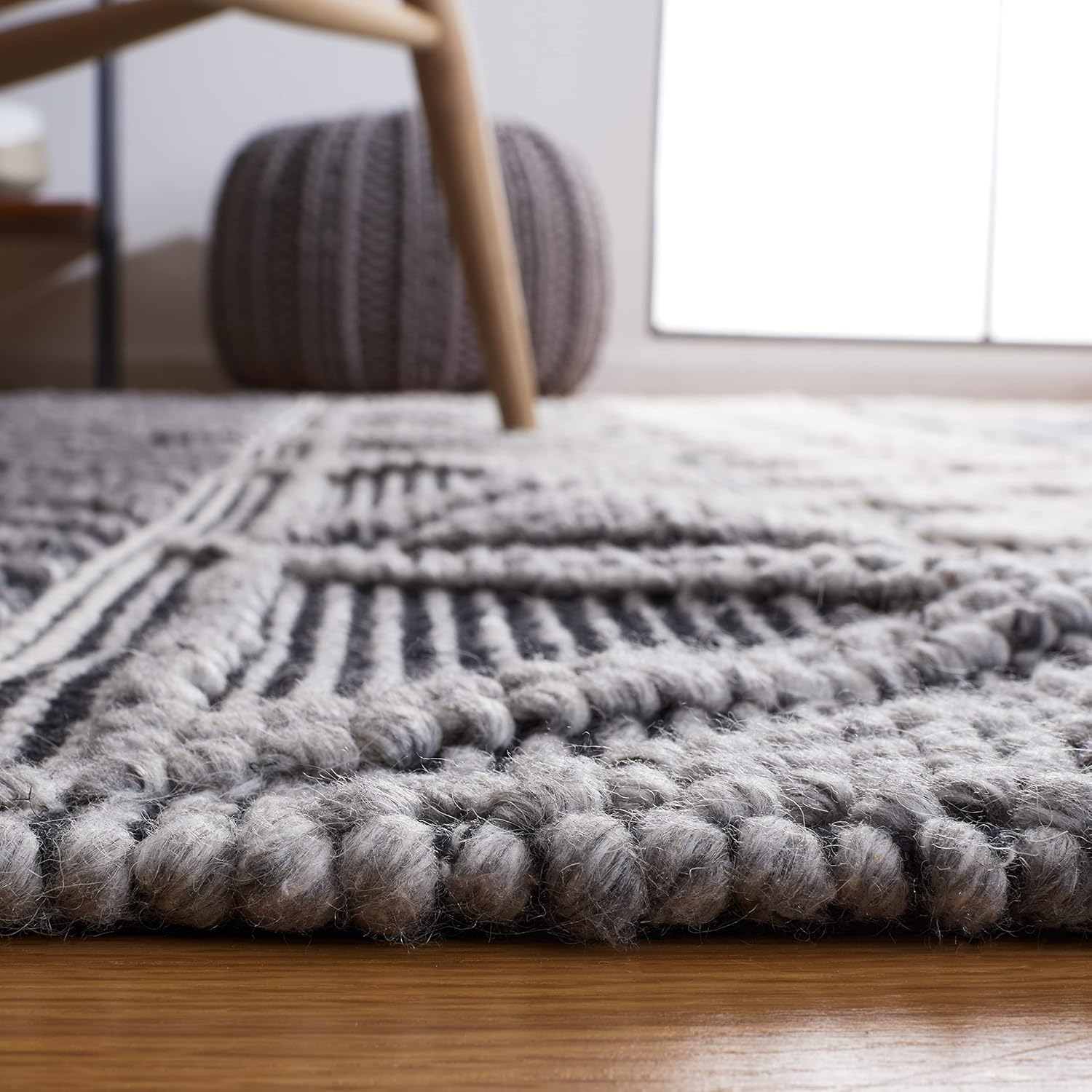 SAFAVIEH Natura Collection Area Rug - 5' x 8', Charcoal & Ivory, Handmade Wool, Ideal for High Traffic Areas in Living Room, Bedroom (NAT345H)