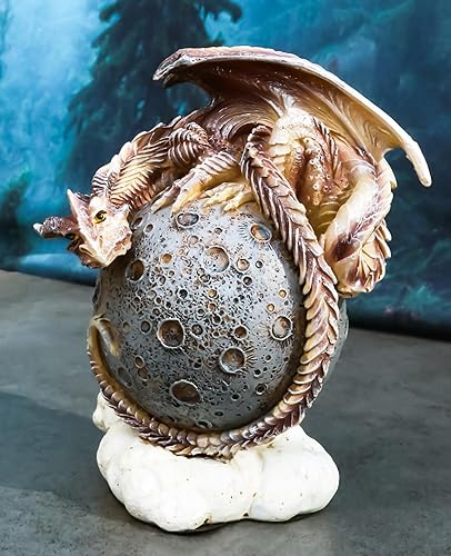 Miniatura 9 de Ebros Gift Dream Weaver Fantasy Wyrmling Dragon Sleeping On Cratered Moon Figurine 4.5" High Celestial Lunar Drake Calabozos y Dragones Decoración