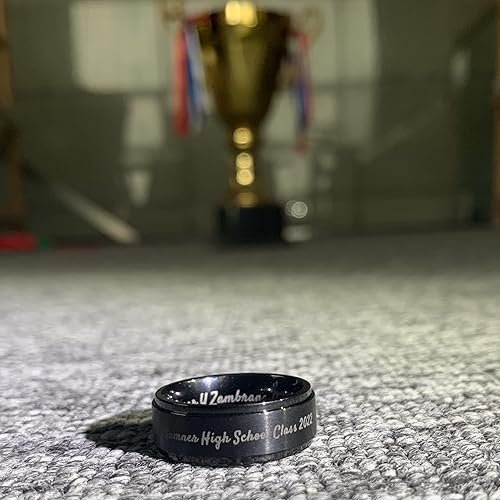 Miniatura 2 de Anillo de boda personalizado para hombre, anillo de titanio de acero inoxidable negro para él, anillos de promesa grabados, regalos de compromiso