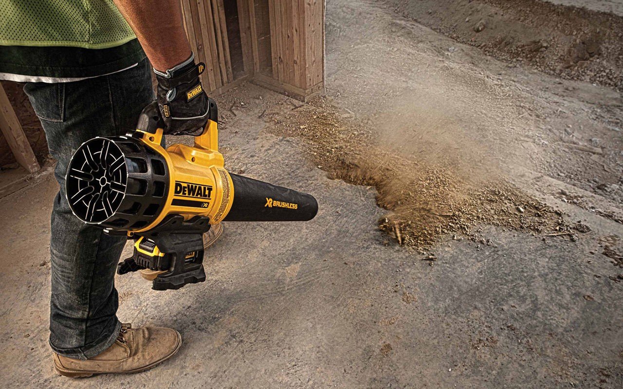 DEWALT Soffiatore Foglie a Batteria Litio Velocità di soffiaggio fino a 144 Km/h, Impugnatura Ergonomica 18 V 5.0 Ah, DCM562P1-QW