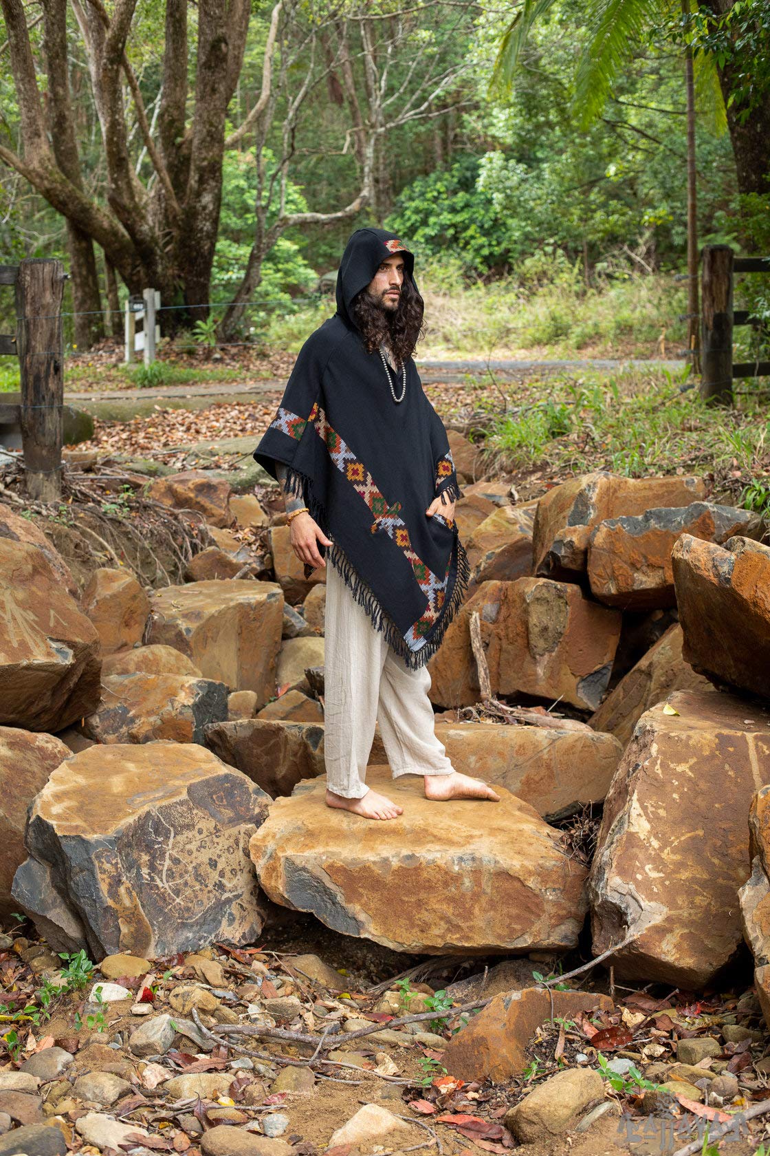 AJJAYA SADHU Poncho con capucha para hombre Medianoche Negro Lana tejida a mano Cachemira premium Capucha Bordado Zen Boho Festival gitano Mexicano Azteca Celta