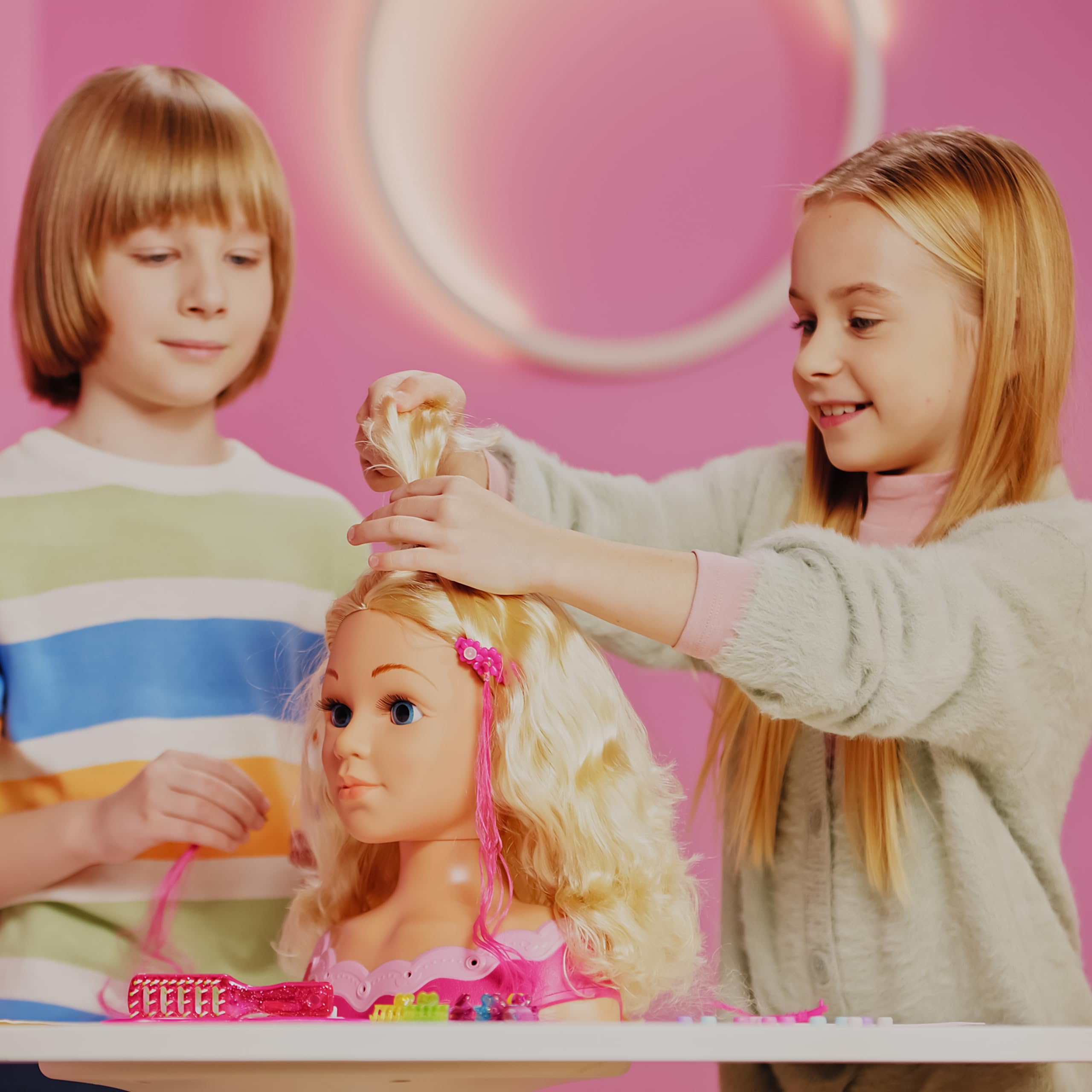 Theo Klein 5392 Schmink- und Frisierkopf Emma I Inkl. Kosmetikherz und Haarschmuck I Wasch- und kämmbares Haar I Maße: 23,5 cm x 13 cm x 27 cm I Spielzeug für Kinder ab 3 Jahren