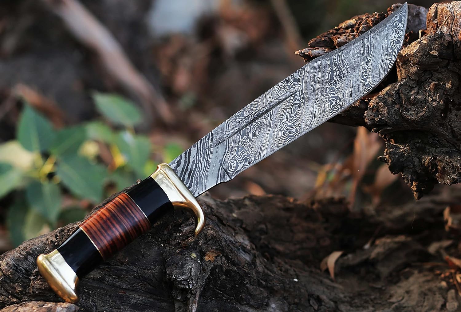 16" Long hand forged Damascus steel Hunting Bowie Knife, Bull horn and wood scale with Brass finger guard & Pommel, Cow Hide Leather sheath with belt loop