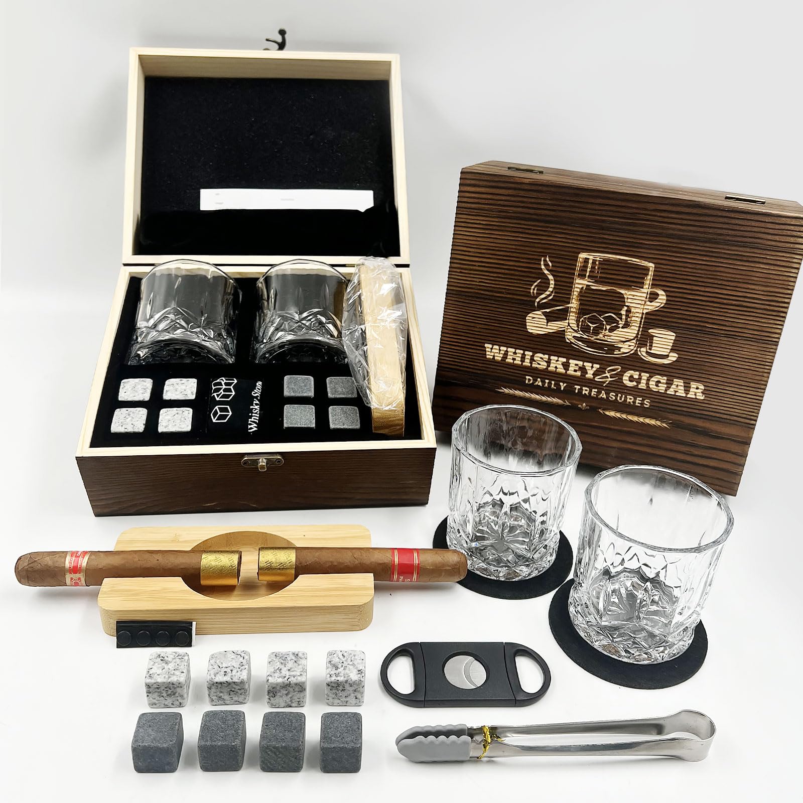 Daily Treasures Coffret cadeau à whisky pour homme - Lot de 16 pierres à whisky de luxe avec 2 verres, 8 pierres de granit, cendrier, cutter en bois et boîte en bois - Ensemble d'accessoires à whisky