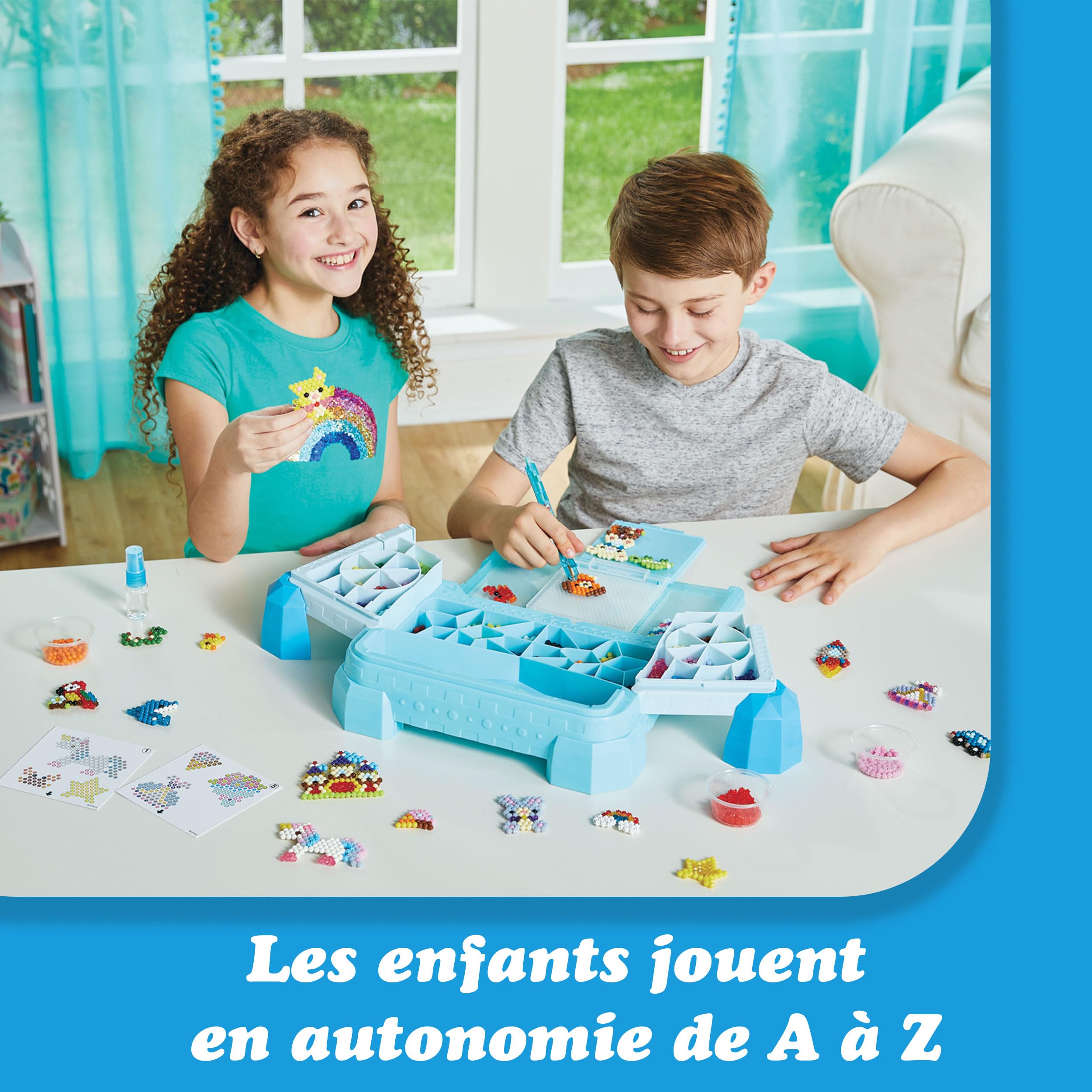 Aquabeads - Mon Grand Atelier de création - Kit de Loisirs créatifs - Activité Manuelle Enfants en Toute autonomie - Coffret de Perles Qui collent avec de l'eau - Jouet Enfant 4 Ans et + - 31775