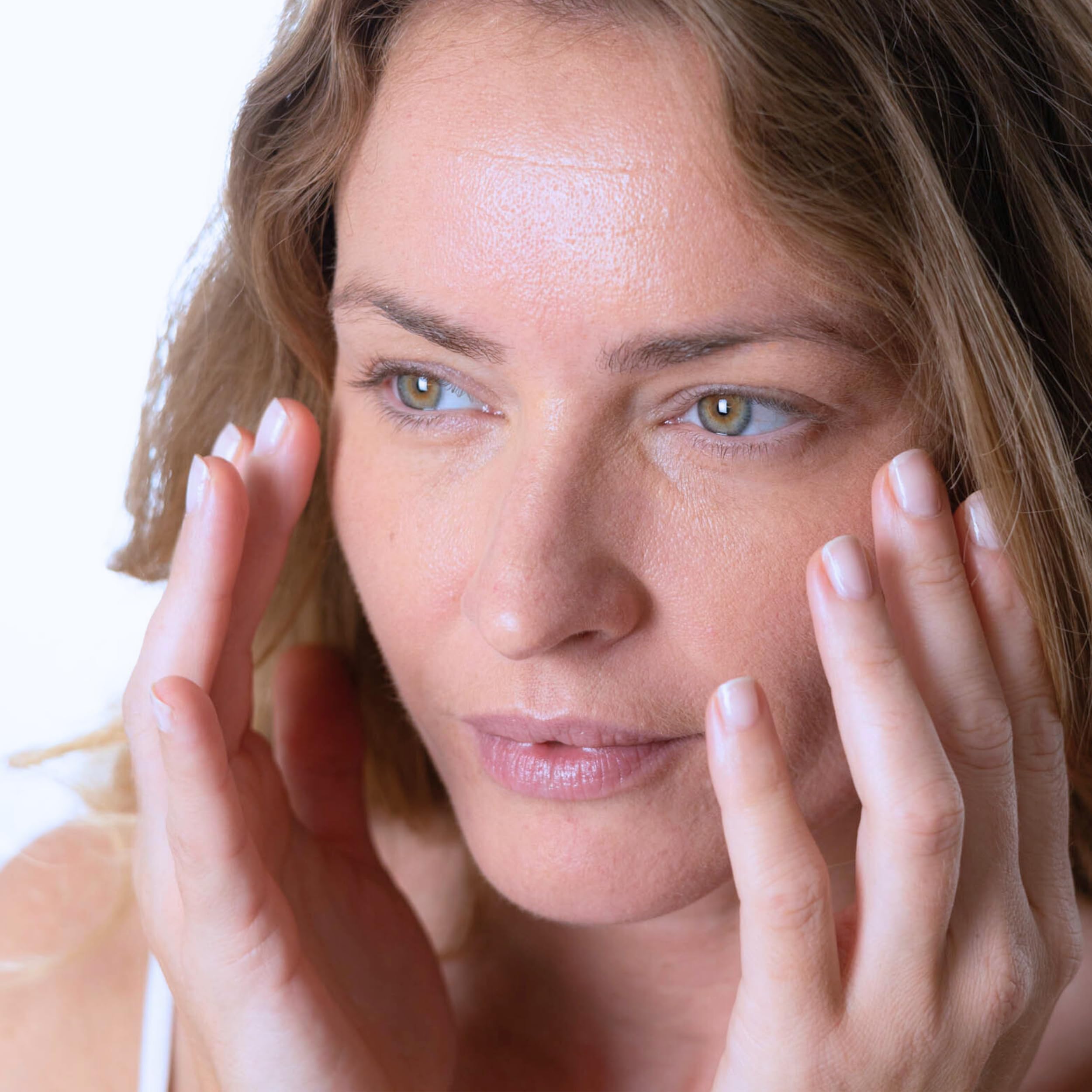Bio Contorno Occhi Occhiaie con Effetto Antirughe MADE IN ITALY - Gel all'Estratto di Barbabietola e Olio di Carota - Azione Illuminante, Rivitalizza lo Sguardo - Idratante per Labbra OWLYSTIC 15ml