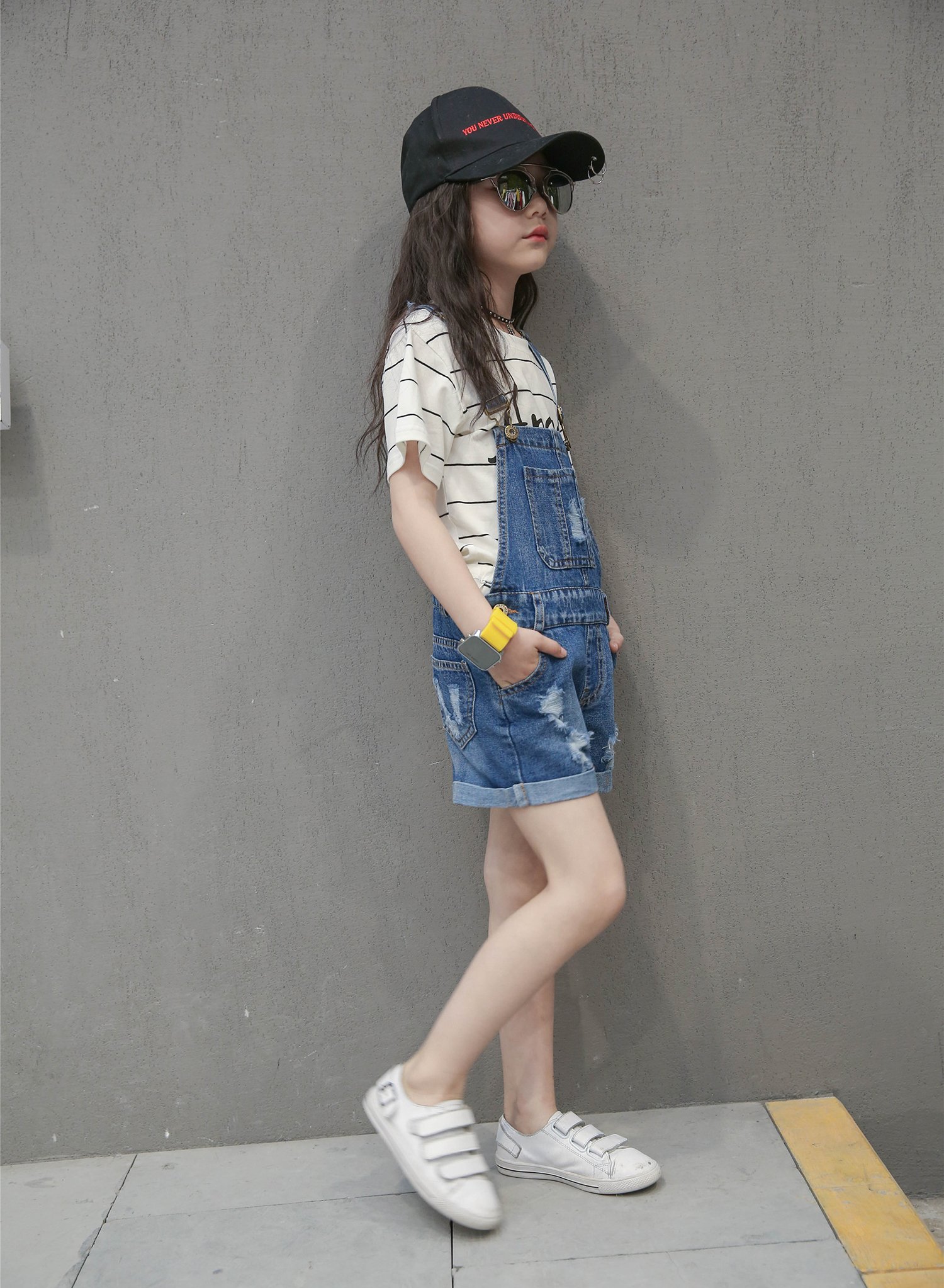 KIDSCOOL SPACE Salopette di Jeans da Bambina, Pantaloncini di Jeans Strappati Grandi