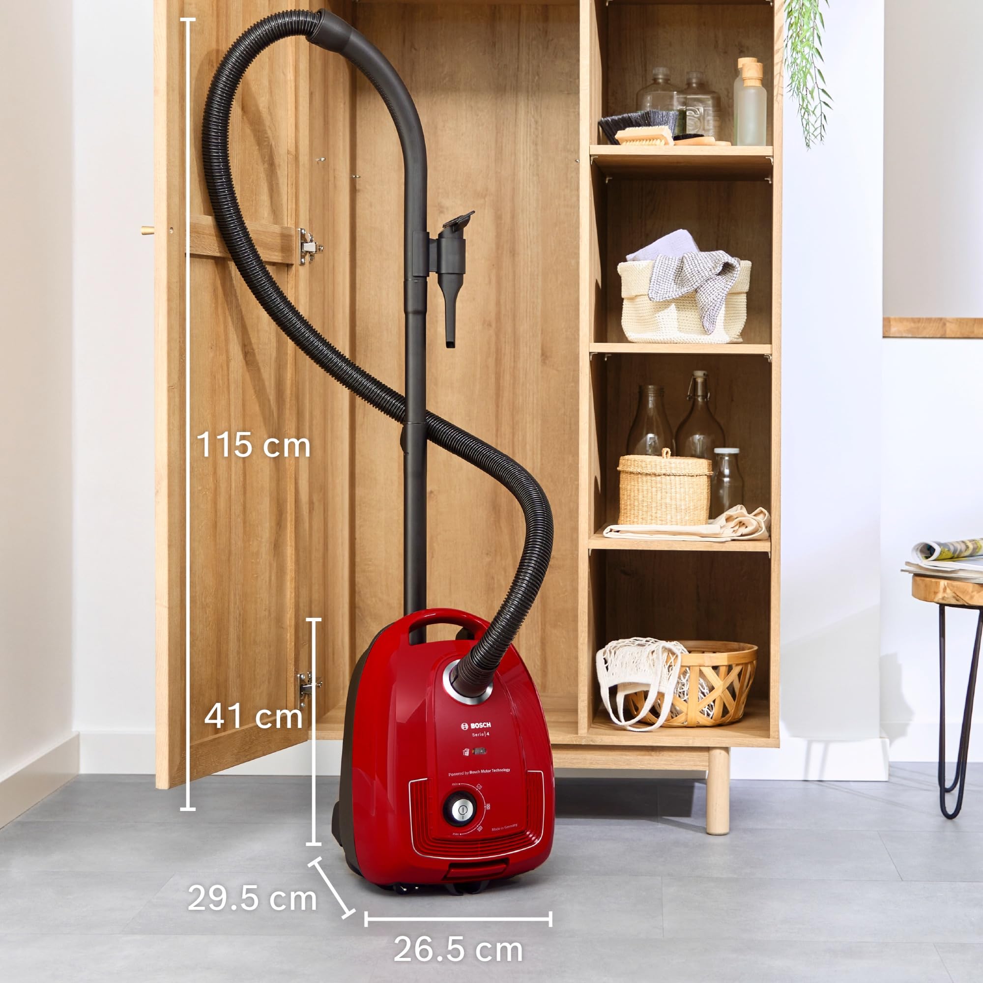 Bosch Serie 4, odkurzacz workowy, kompaktowy, lekki, worek na kurz XL 4 l, promień działania 10 m, higieniczny filtr PureAir, niemiecka jakość, BGB38RD2, czerwony
