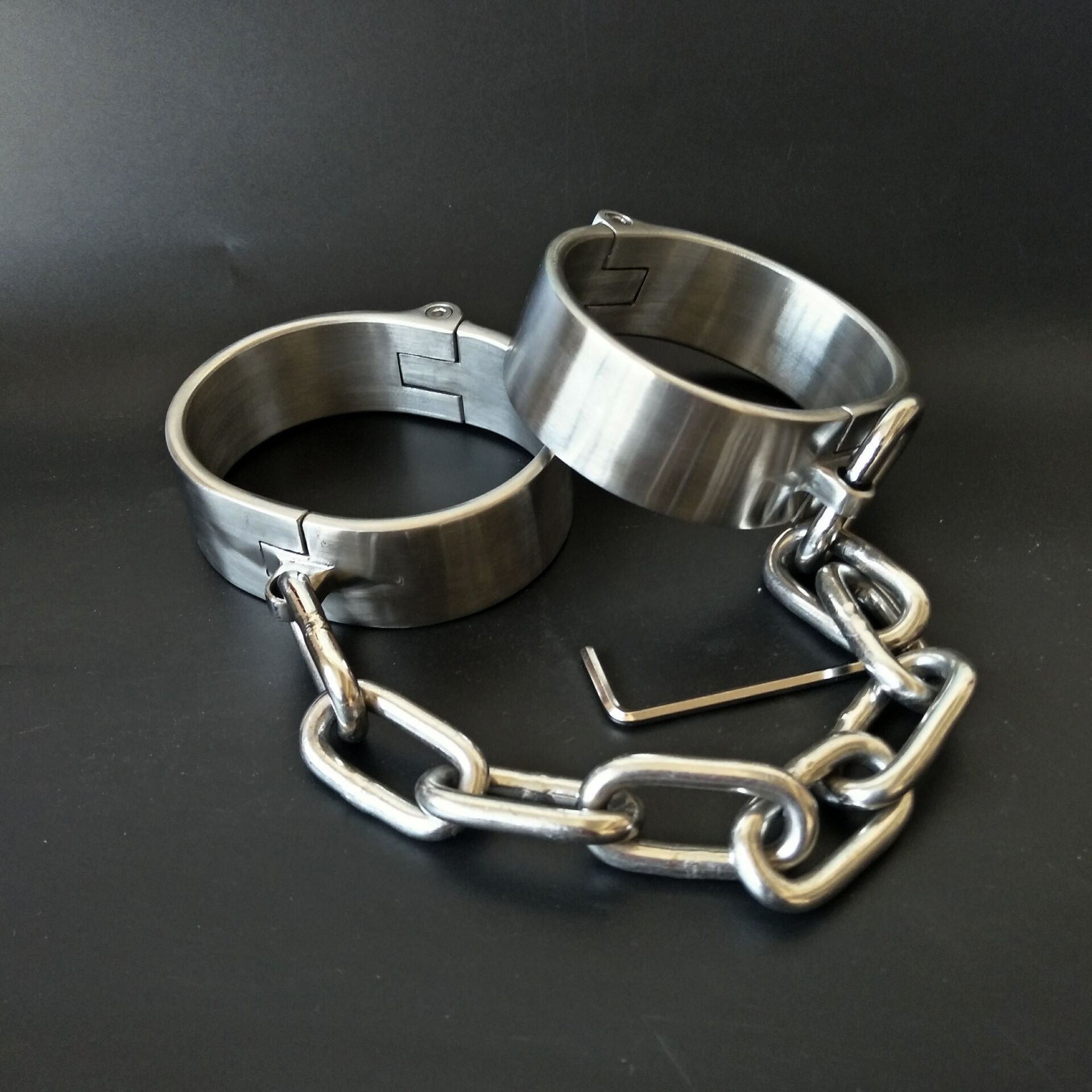 MFMYEE Handfesseln Sexspielzeug, Metall Handschellen Sex mit Schloss und Schlüssel Edelstahl für Paar Bondage Fesseln Erwachsene Spiel Erotik Sexspielzeuge (8.7 * 7.2cm)