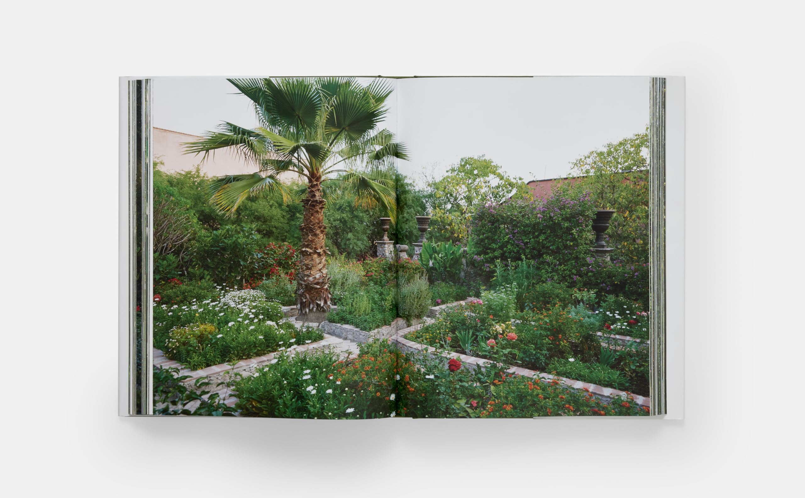 Glorious Gardens: Private Edens of the World's Leading Interior Designers