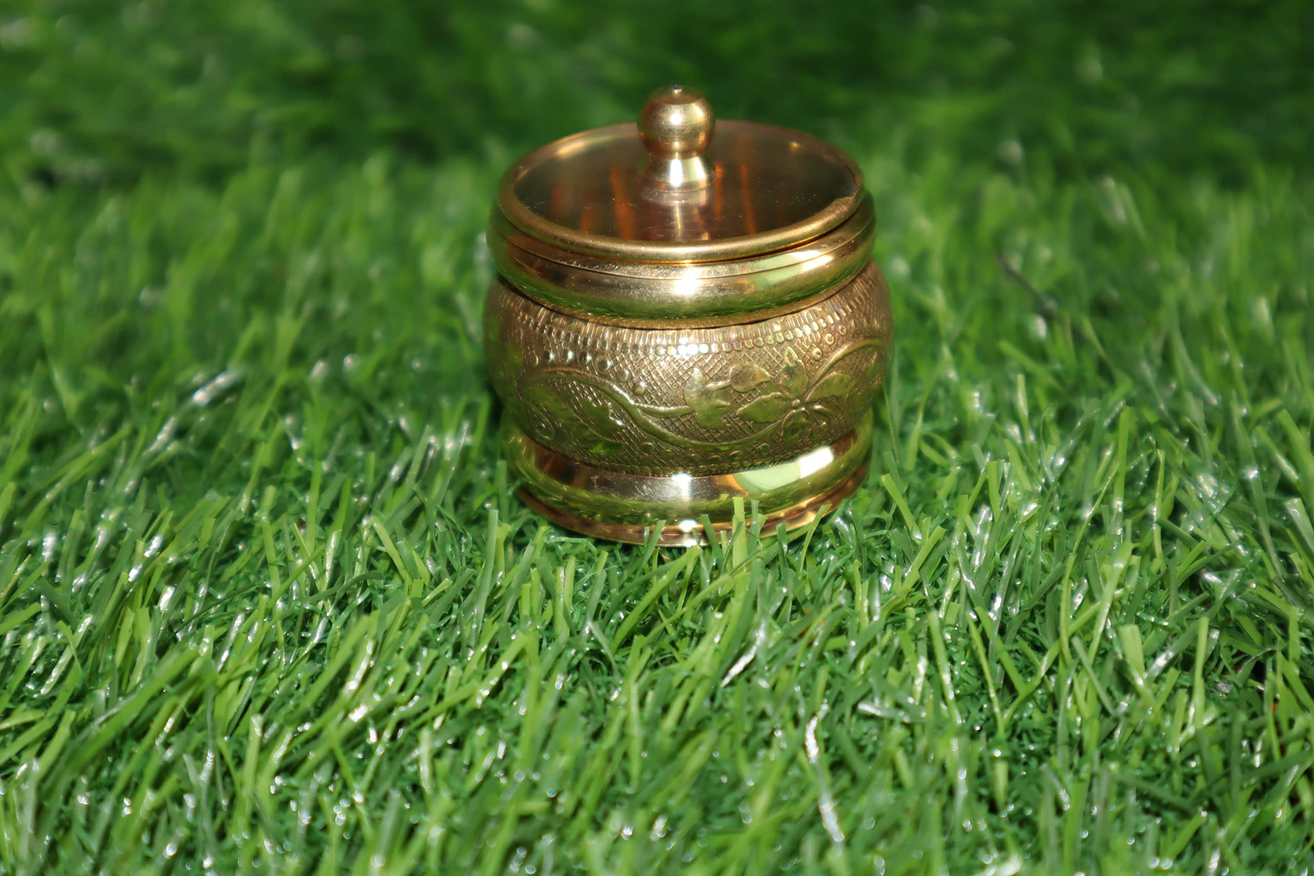 Salvus APP SOLUTIONS Traditional Handmade Designer Brass Round Kumkum/Sindoor Box For Utility & Gift(1.5x1.5 inch_Golden)