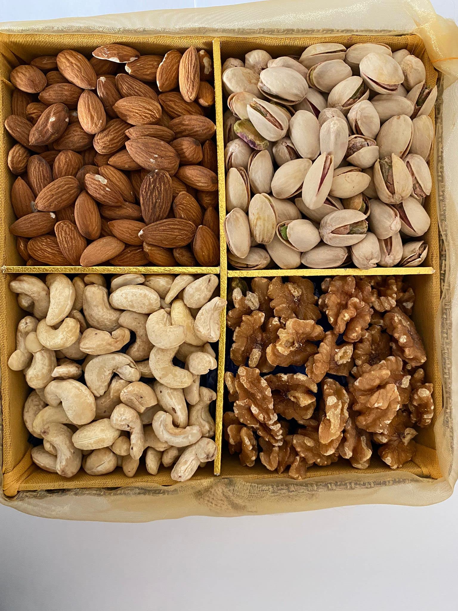Pound Veg Premium Raw Nuts Dry Fruits Combo opakowanie migdałów, nerkowca, orzechów włoskich, pistacji w zestawie pudełko upominkowe | Value Pack