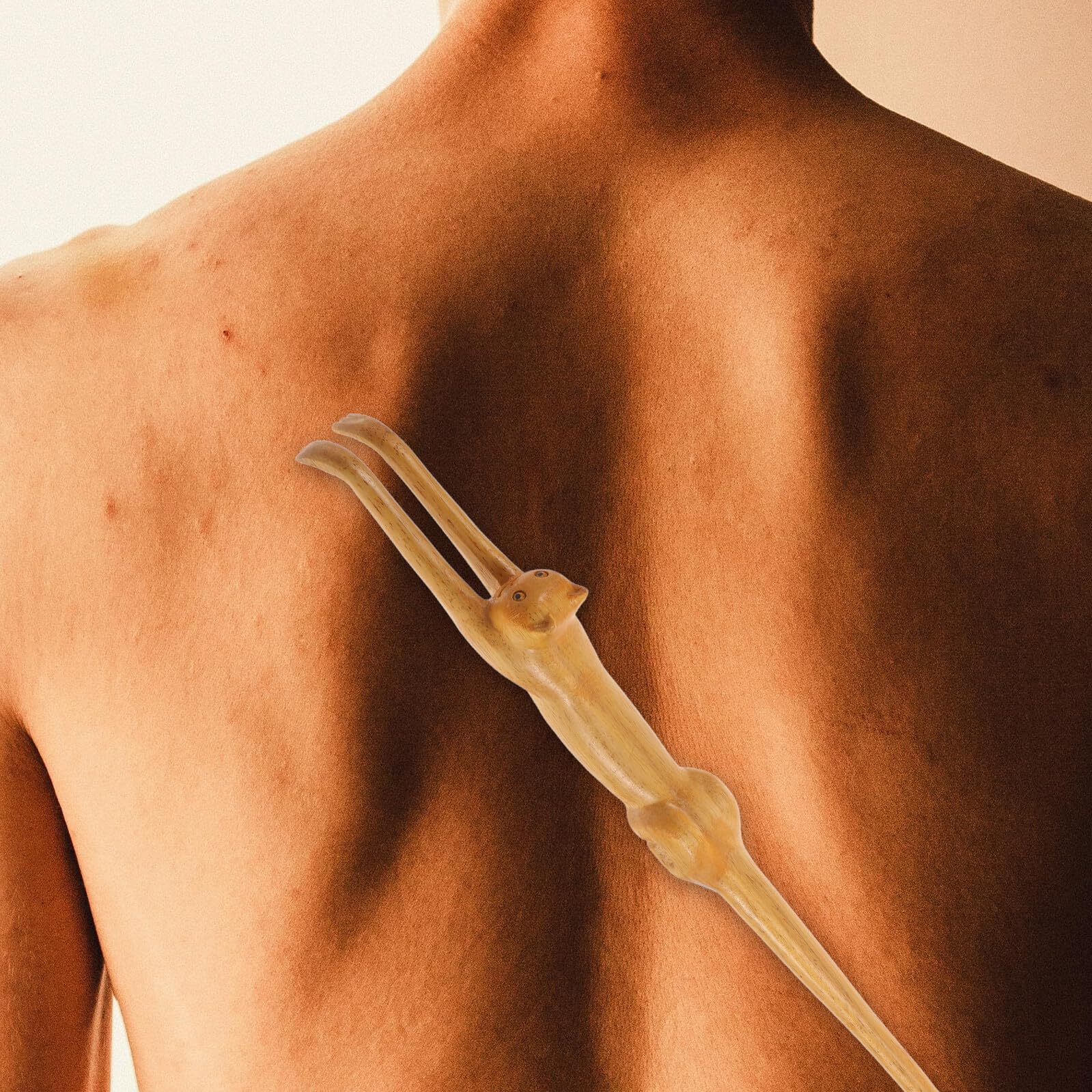 Natürlicher Holz Rückenkratzer mit Langem Griff Katzenmotiv Vielseitiges Massagegerät für Rücken Beine und Füße Kratzhilfe für Männer und Senioren Ergonomisch für Schwer