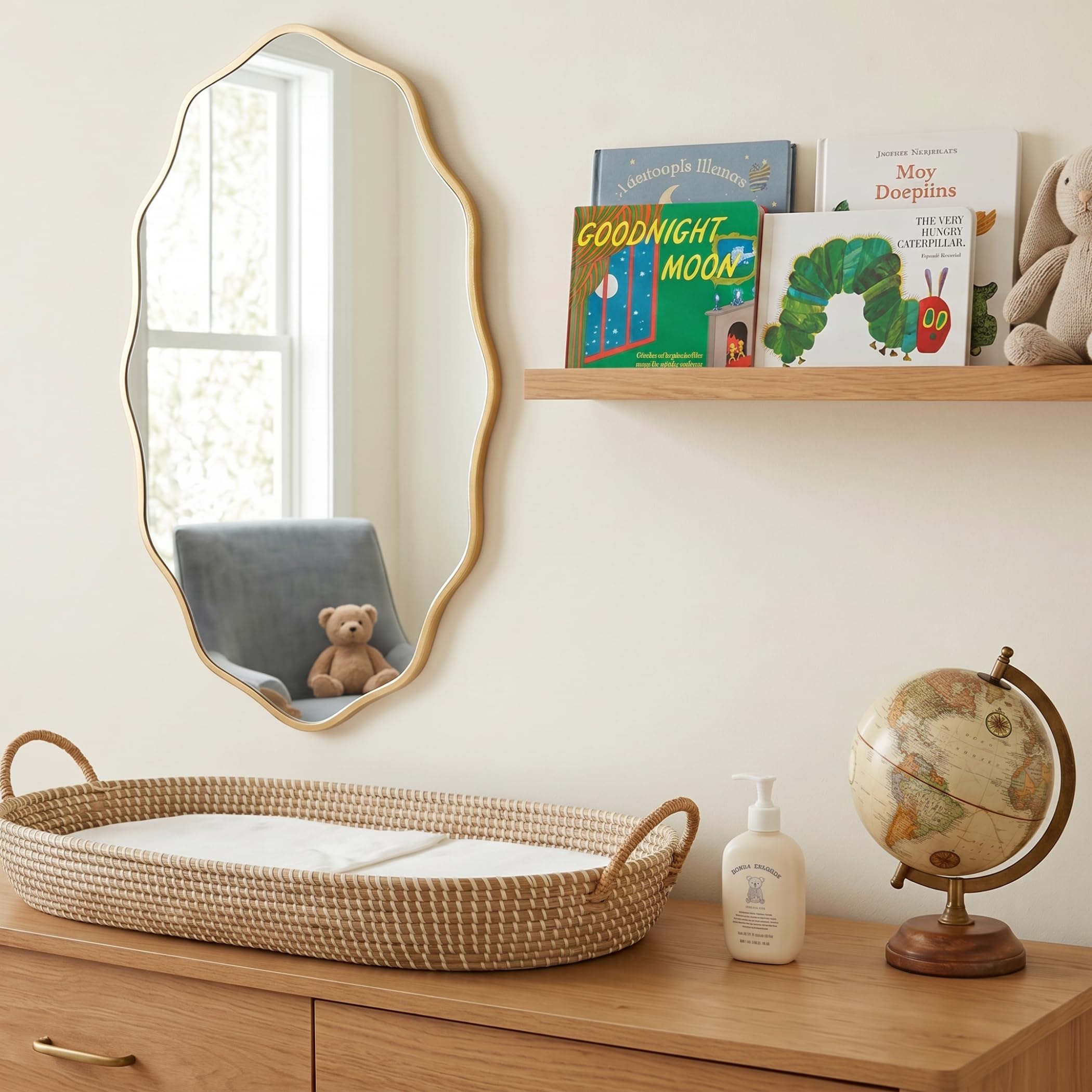 PERFNIQUE Specchio da parete dorato, 76 x 45 cm, con cornice in legno ondulato, per bagno, cameretta dei bambini, camera da letto, soggiorno, ingresso, decorativo moderno (oro, 76 x 45 cm)