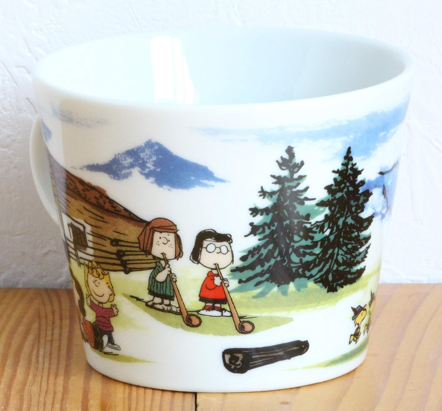 Peanuts 889332 Snoopy World Travel Switzerland Mug, Cup, Diameter Approx. 3.9 x Height 3.1 inches (10 x 8 cm), Capacity: Approx. 11.5 fl oz (340 ml), Microwave and Dishwasher Safe, Made in Japan
