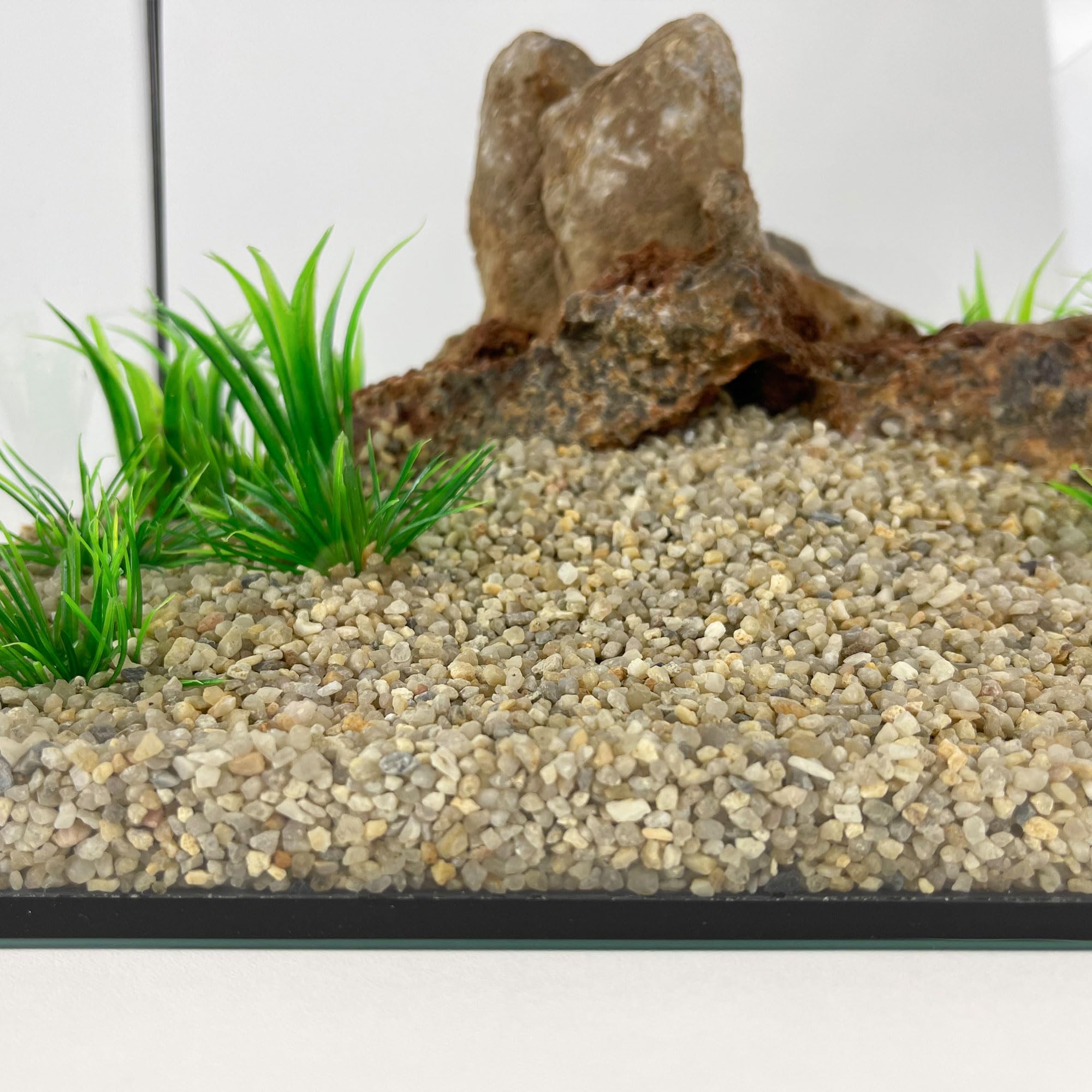 Schicker Mineral Aquariumkies beige 10 kg, grober Aquariumsand gewaschen, ungefärbt, kantengerundeter Bodengrund, Kies für Süßwasseraquarien, Meerwasseraquarien, Aquascaping (ØKörnung: 2,0-3,15 mm)
