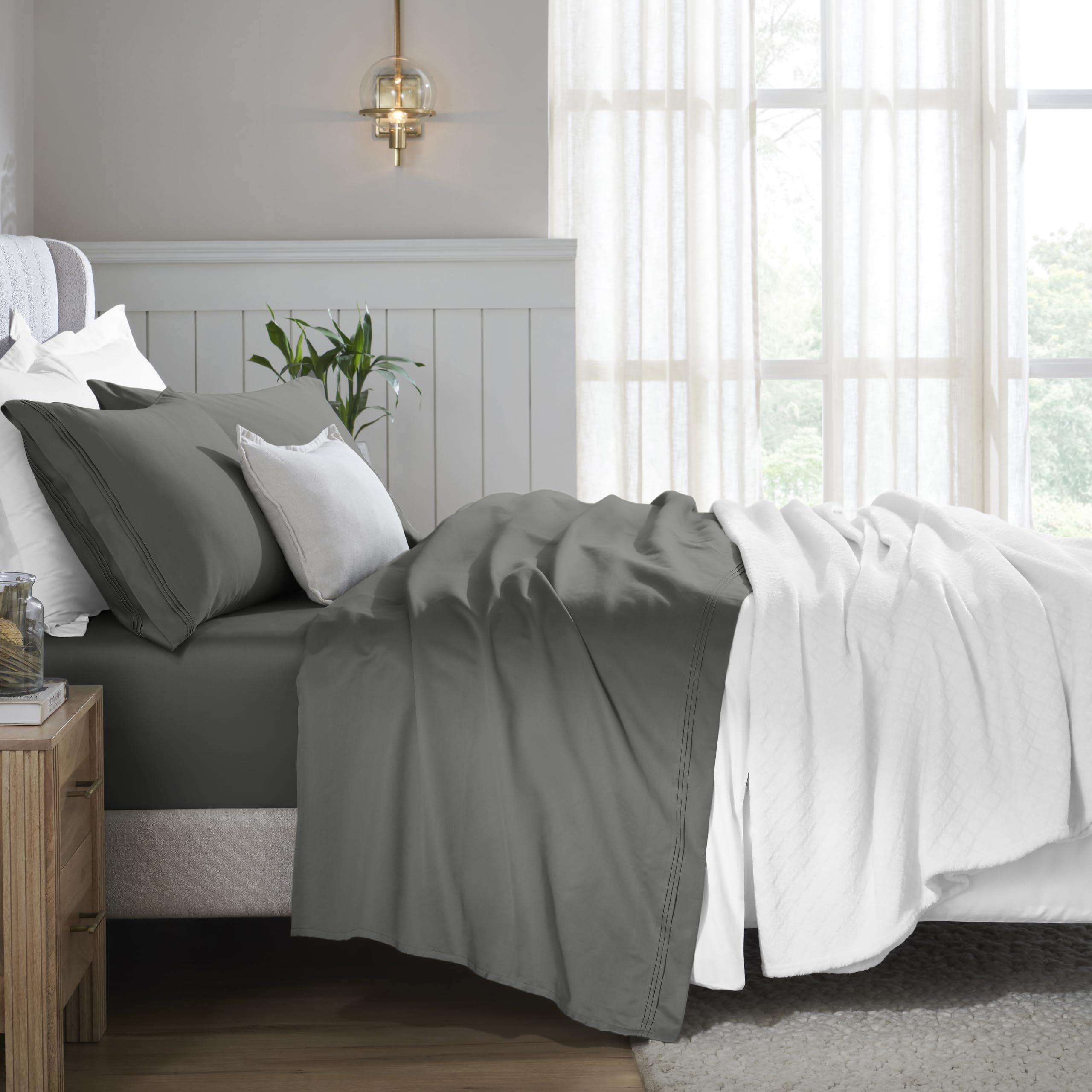 Superior Egyptian Cotton 4 Piece Sheet Set, 650 Thread Count, Modern Design, Sustainable Sheets, Ultra-Soft Basics, Solid, Deep Pocket Fitted Sheet, Flat Sheet, Pillowcases, Queen, Grey