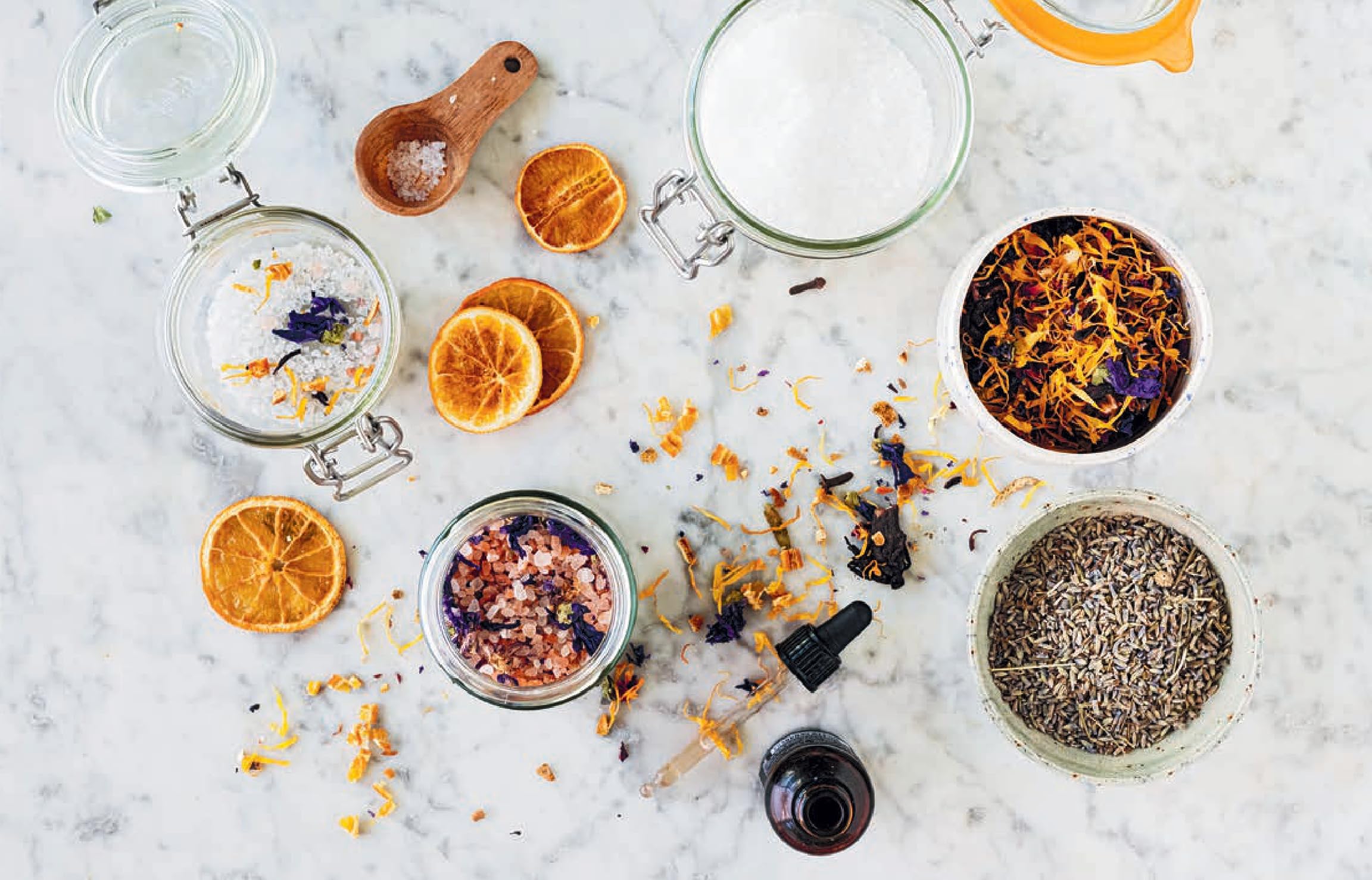Cucina naturale. La magia dell'inverno. Ricette vegetali, regali fatti a mano e tante decorazioni green per addobbare la casa in chiave sostenibile e vivere la bellezza delle feste