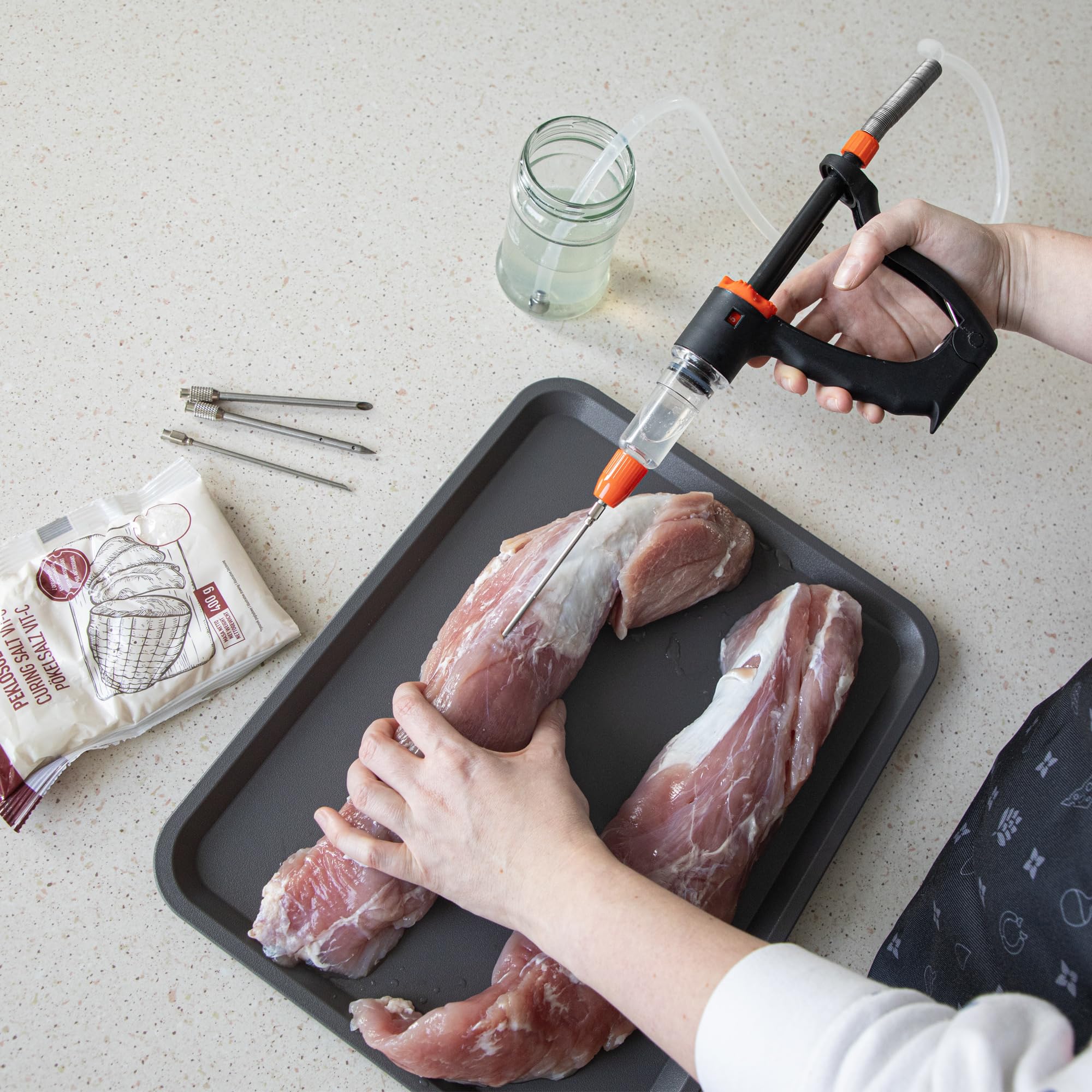 BROWIN Siringa per Carne Semiautomatica con Set di Aghi e Tubo Flessibile per Marinare Arrosto