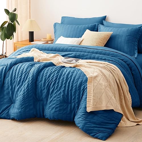CozyLux  Juego completo de edredón de 7 piezas con sábanas, ropa de cama suave seersucker con edredón y fundas de almohada, sábana bajera, sábana