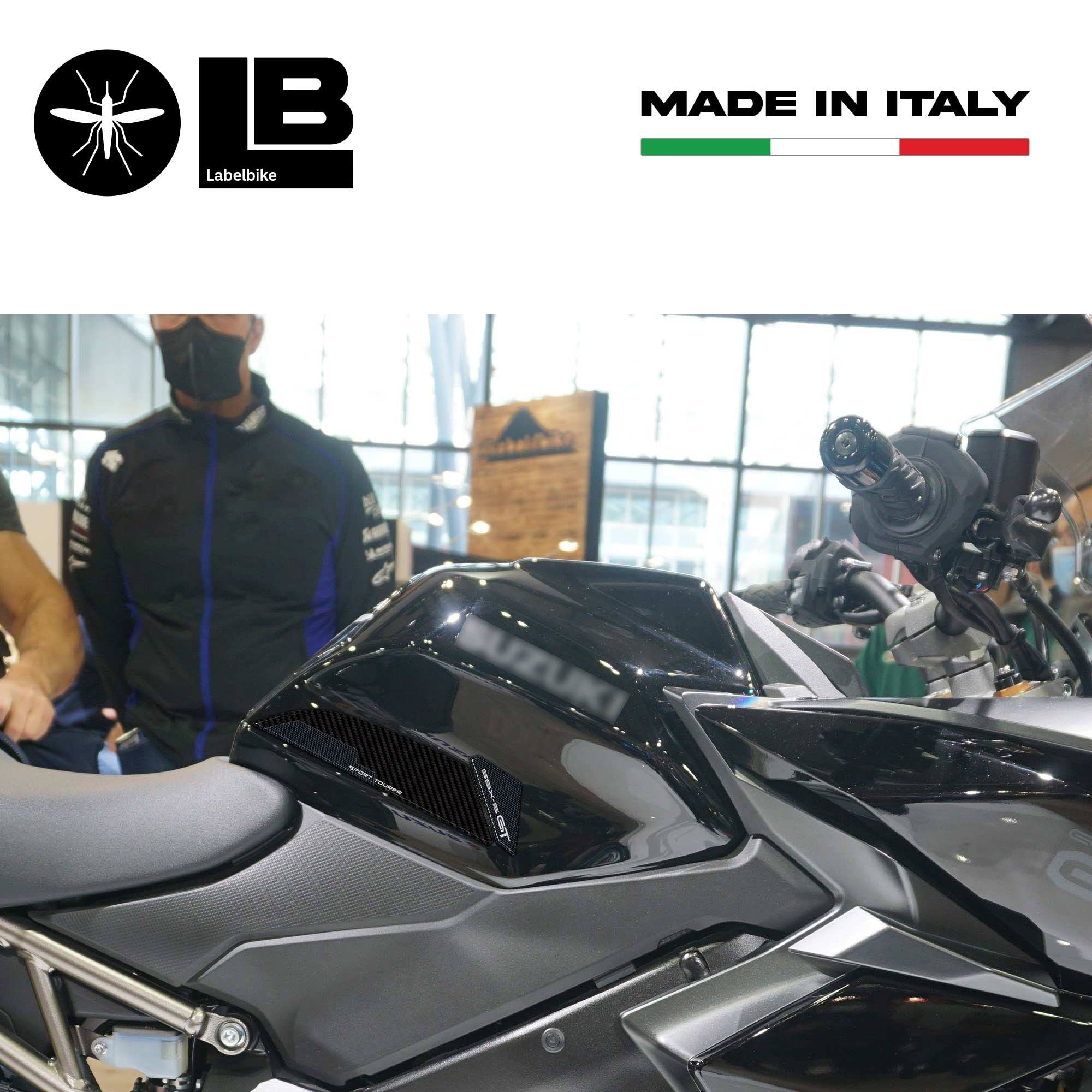 Adesivi 3D In Resina Gel Per Serbatoio Moto Suzuki GSX-S 1000 (dal 2024) – Decorativi E Protettivi, Made In Italy - copertina