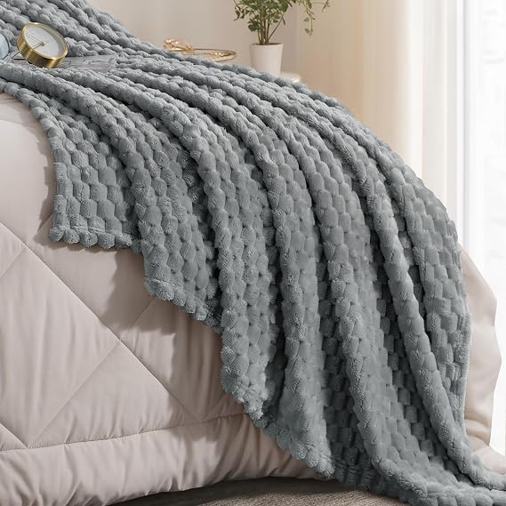 Aisbo Grey Throws Blankets for Sofa - Single Fleece Fluffy Bed Throws for Sofas, Soft Warm Fuzzy Blanket for Couch, 130x150 cm Gray