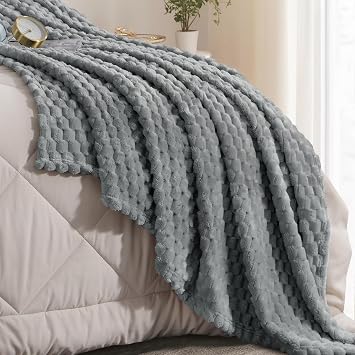 Aisbo Grey Throws Blankets for Sofa - Single Fleece Fluffy Bed Throws for Sofas, Soft Warm Fuzzy Blanket for Couch, 130x150 cm Gray