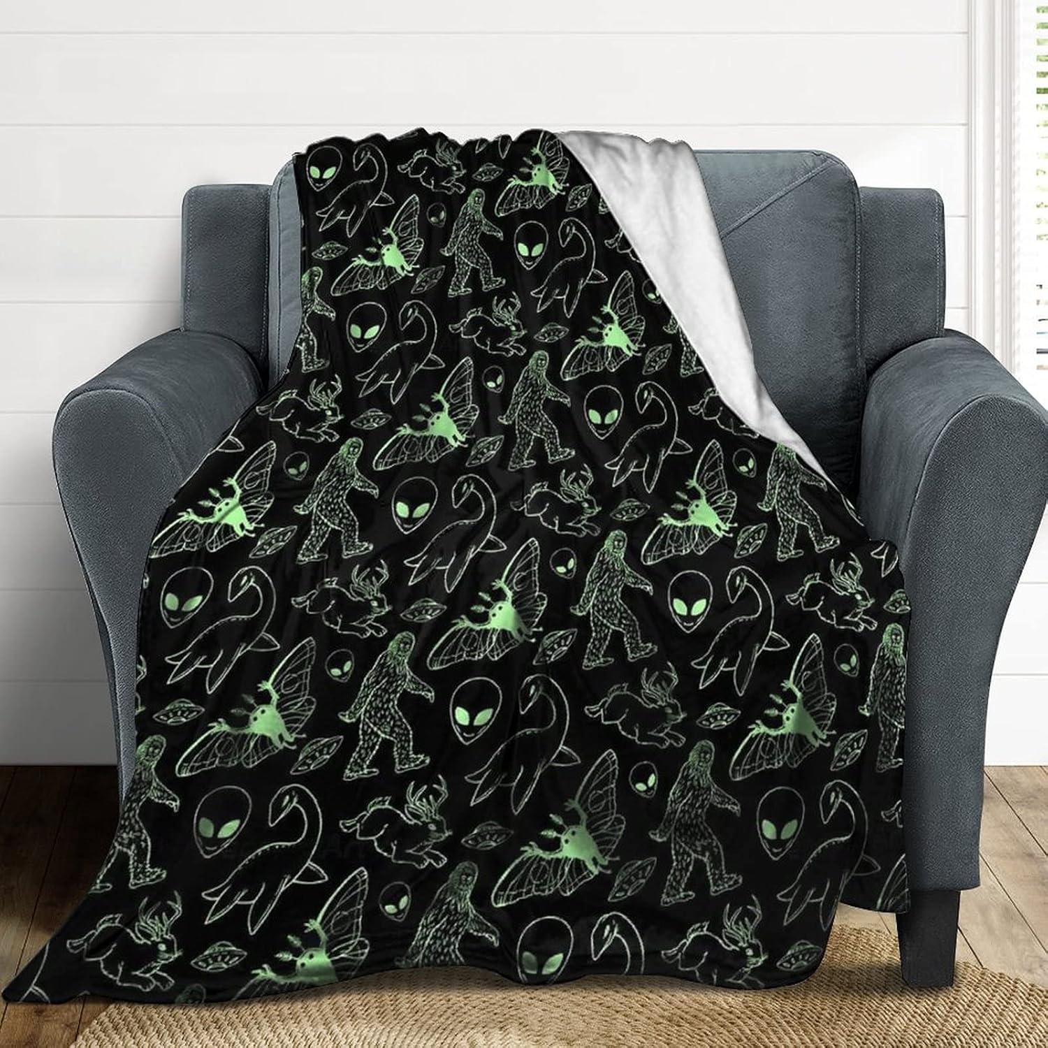 Green Lines Cryptid Pattern Flannel Blanket Soft Warm Throw Blankets for Living Room Sofa Bed