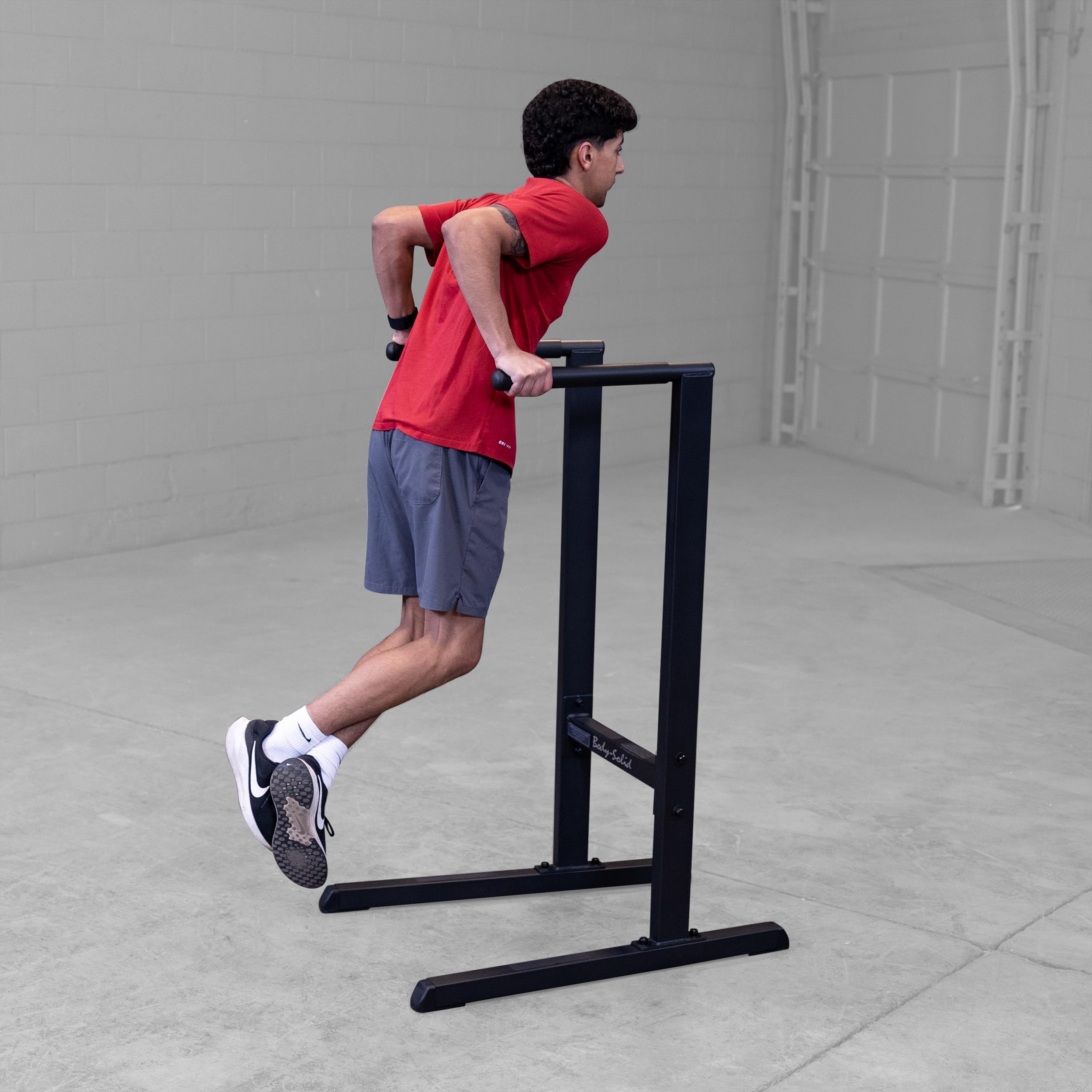 Body-Solid ディップススタンド 本体 トレーニング器具 Amazon.co.jp: Body Solid Banc de musculation : スポーツ＆アウトドア