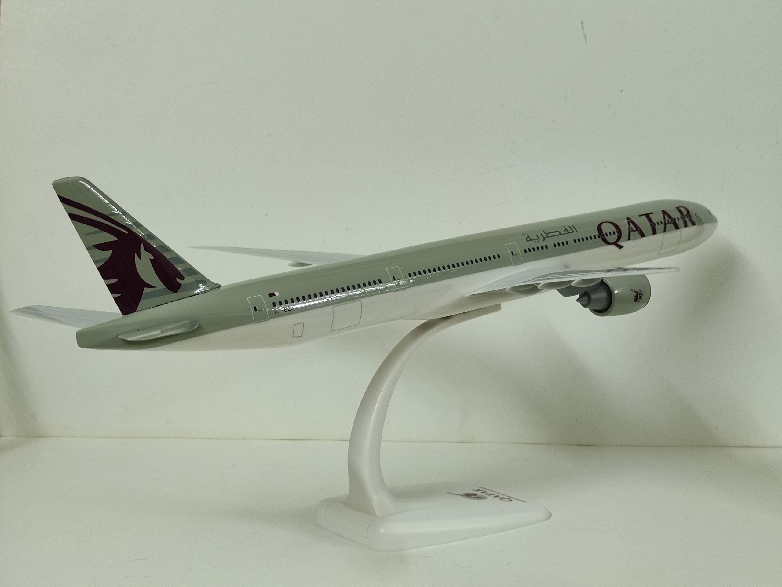 DBJETS Qatar Airways Boeing 777300ER Rare 1/200 Scale 36 cm Long