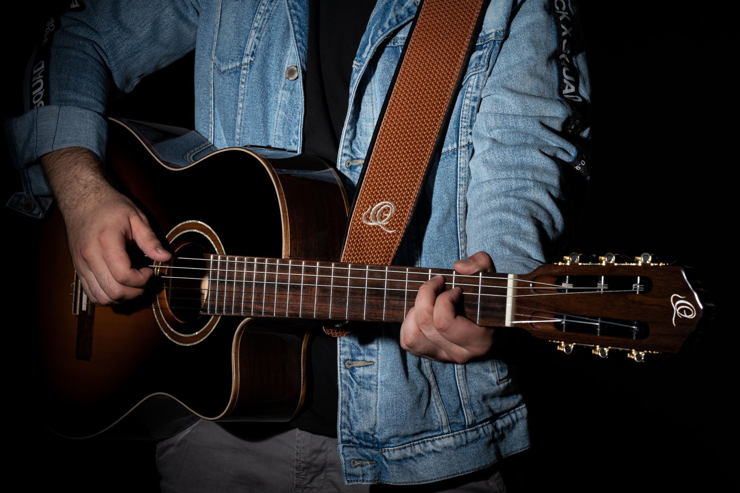 Ortega Guitars Gitarrengurt Länge Verstellbar - Akustik Gitarre / Bass, E-Gitarre, E-Bass - Custom Series - Echtleder, Tan Braid (OSCU-5)
