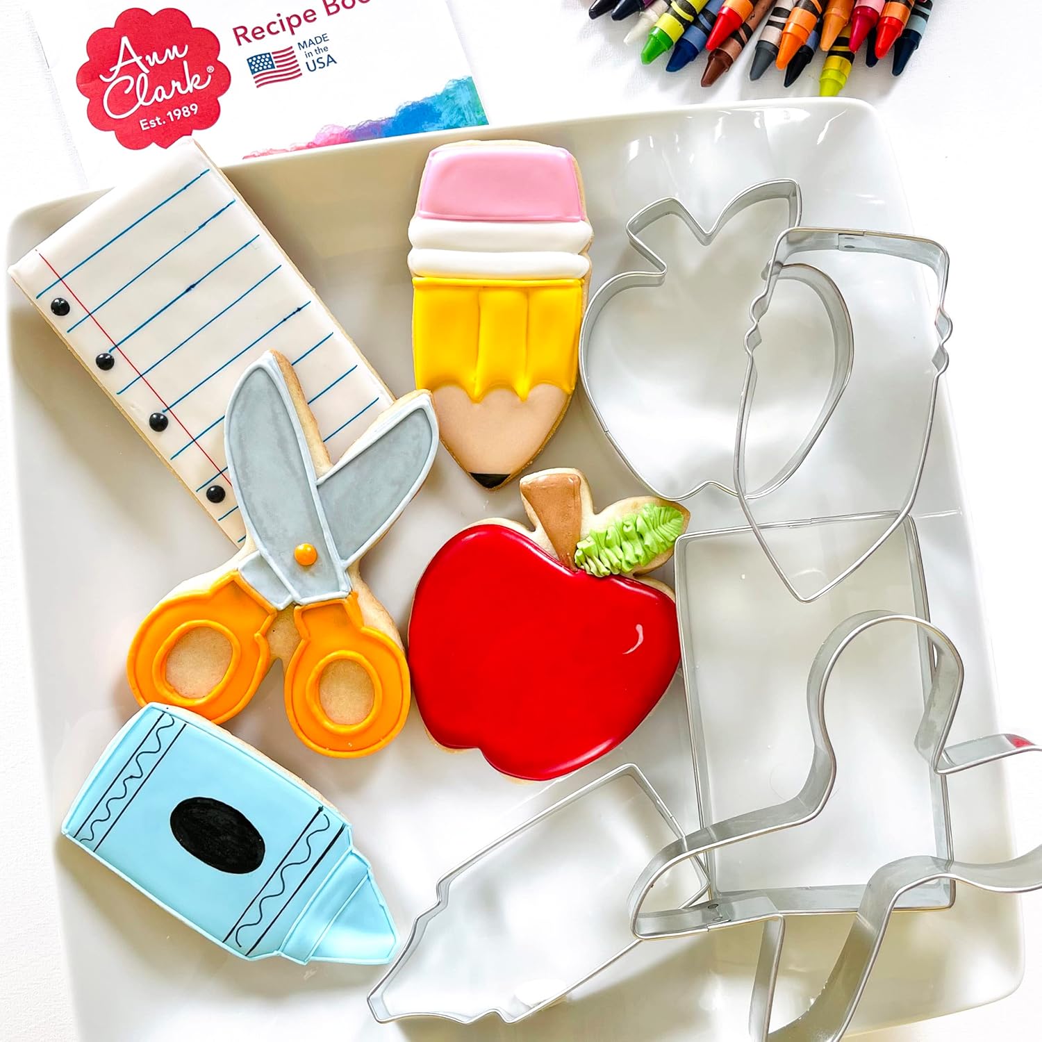 Set di formine per biscotti a tema scolastico (5 pezzi) Ann Clark Cookie Cutters con ricettario
