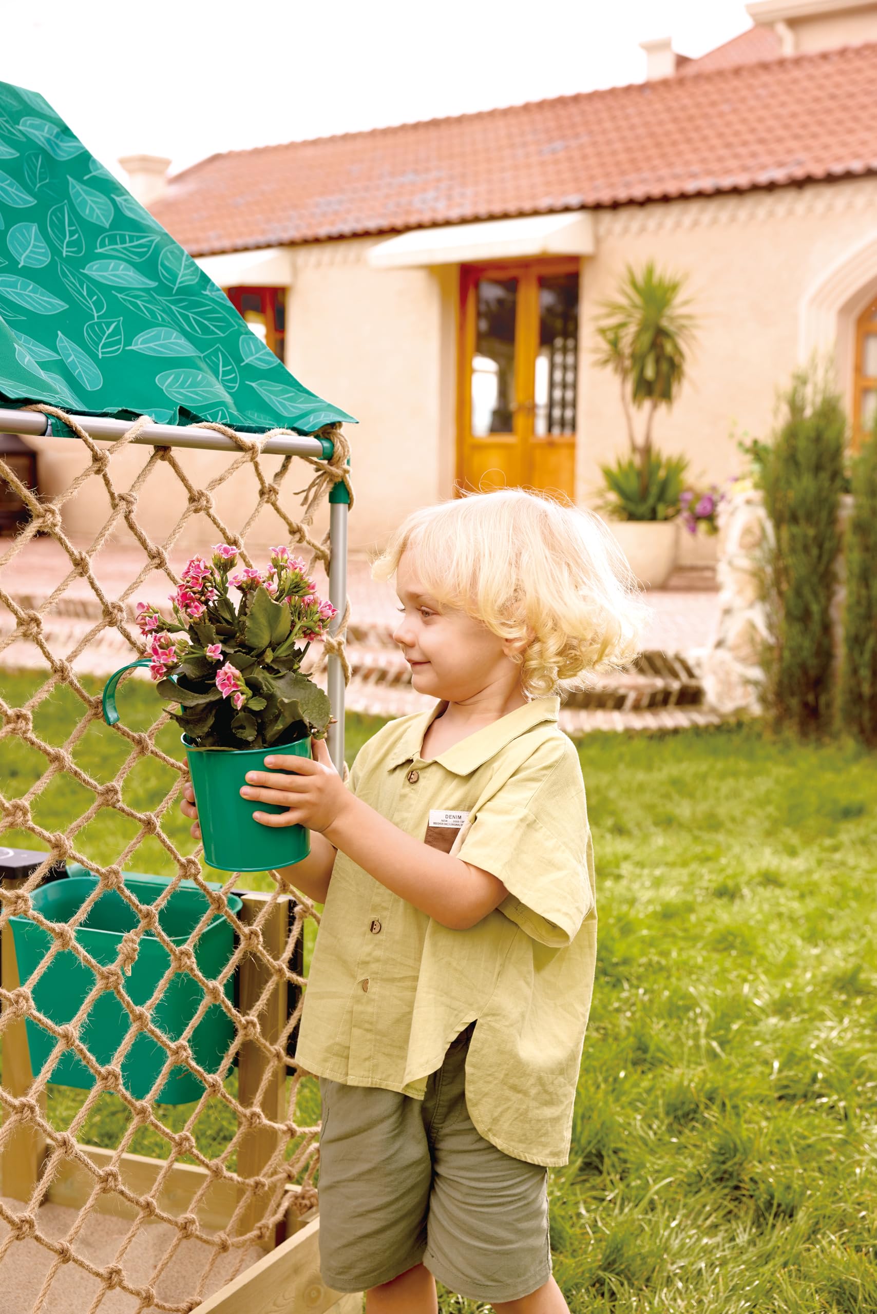 Hape Outdoor Sandkasten mit Dach, Netz & Spielzubehör – All-in-One Sandkasten-Set, Outdoor Spielzeug