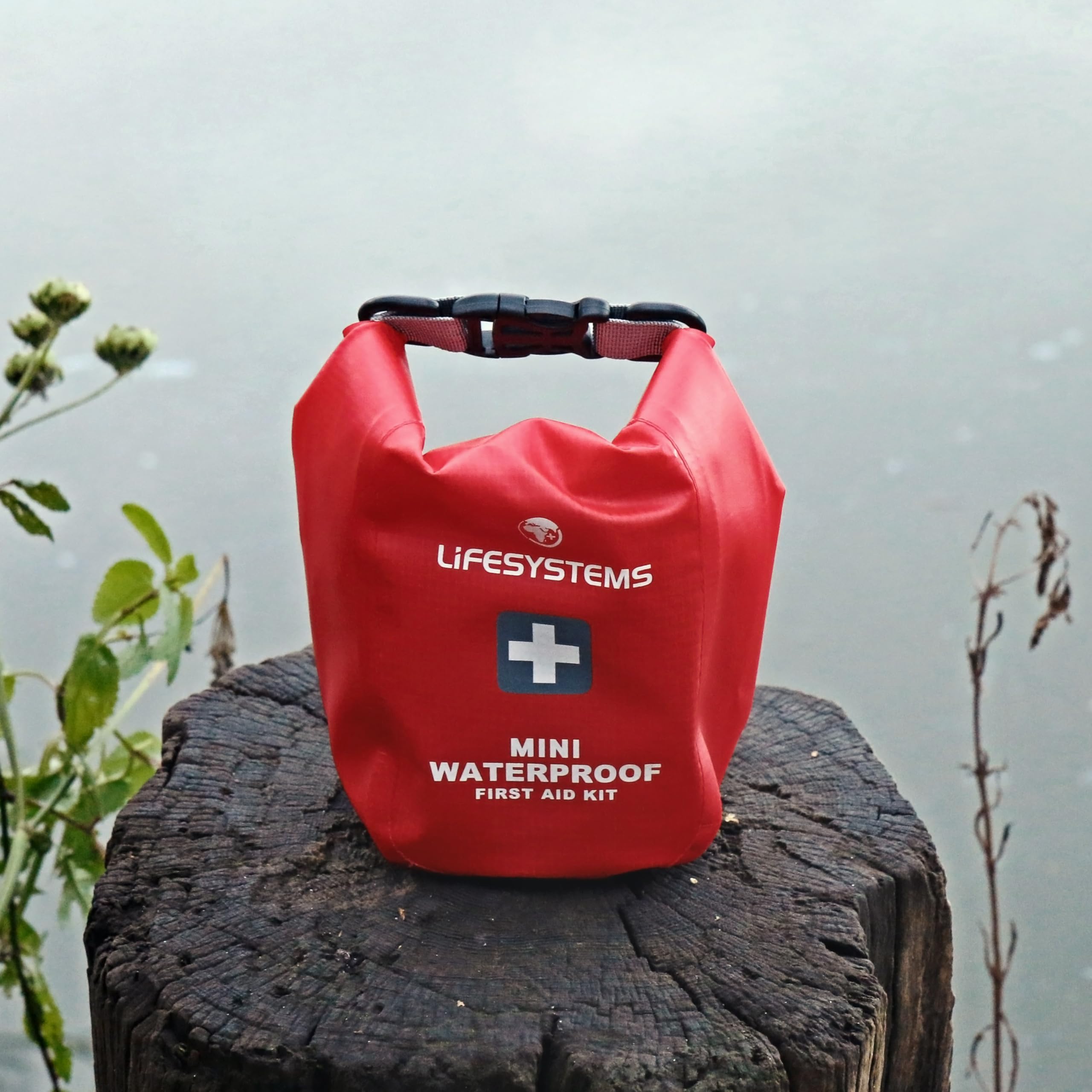 Lifesystems Kit de premiers secours étanche, contenu certifié CE, spécialement conçu pour les sports nautiques et les activités de plein air